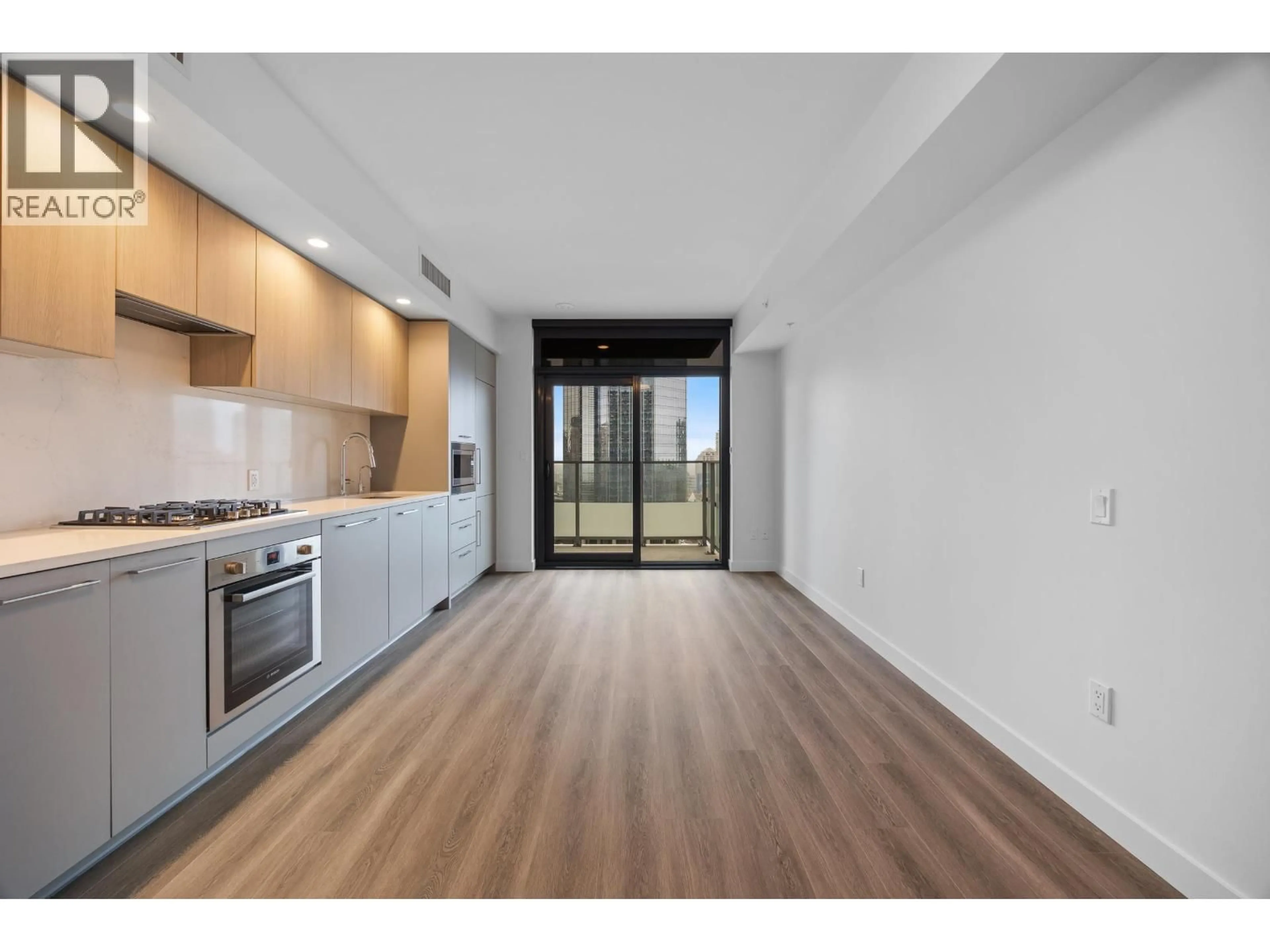 Standard kitchen, wood/laminate floor for 1506 - 6608 SUSSEX AVENUE, Burnaby British Columbia V5H3B1
