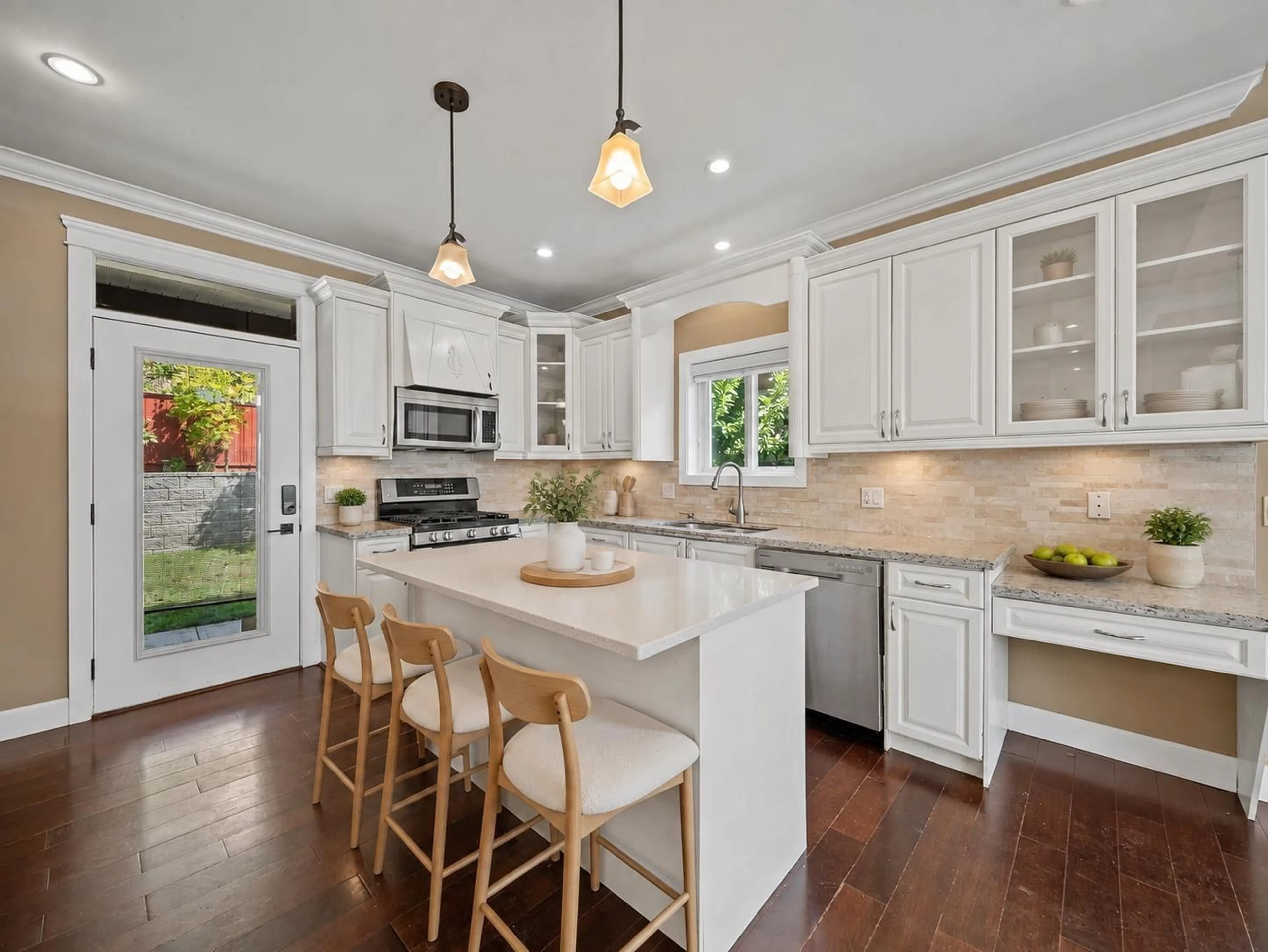 Open concept kitchen, ceramic/tile floor for 35599 ZANATTA LANE, Abbotsford British Columbia V3G0B4