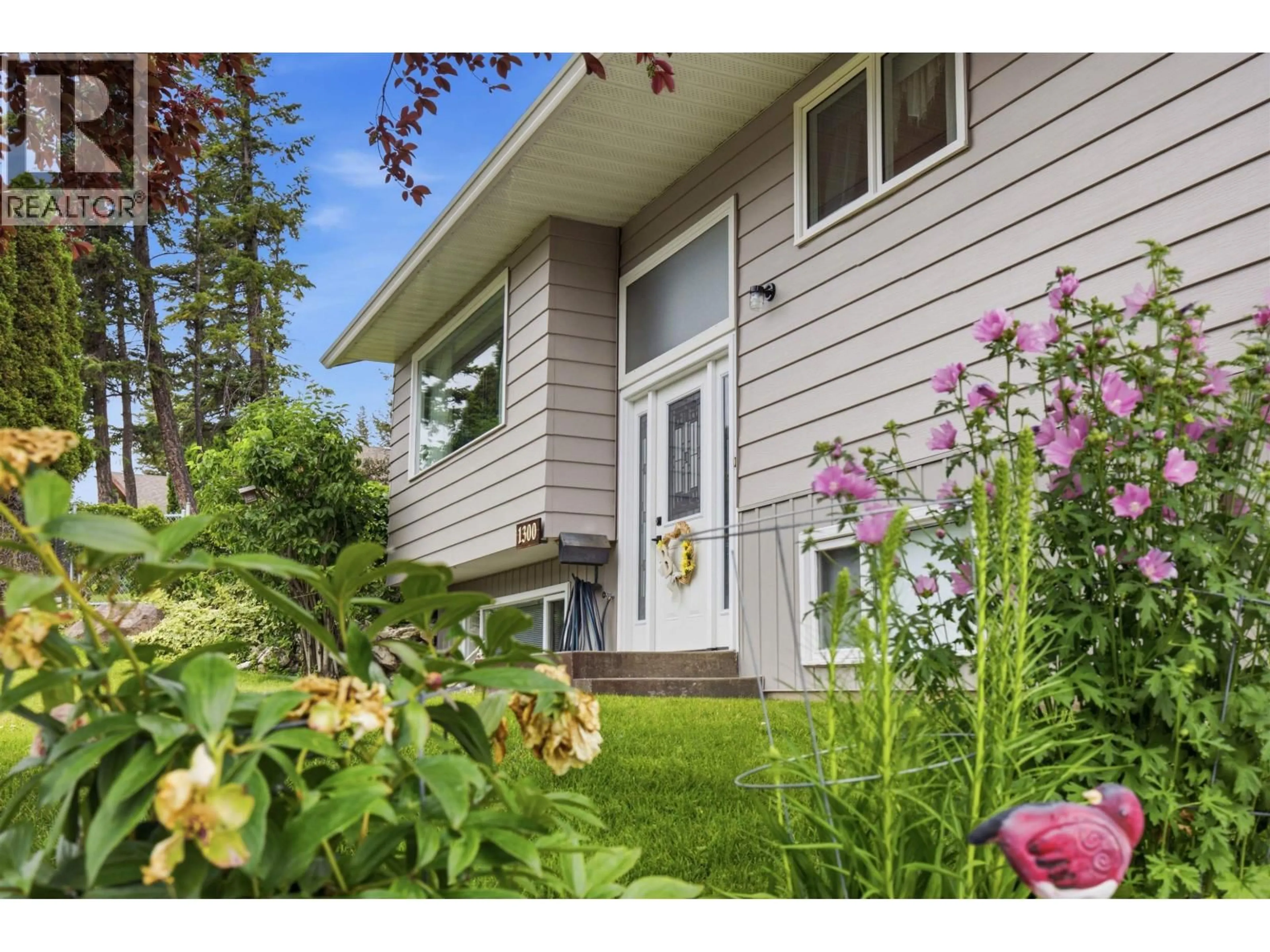 Home with vinyl exterior material, street for 1300 ELEVENTH AVENUE, Williams Lake British Columbia V2G3X2