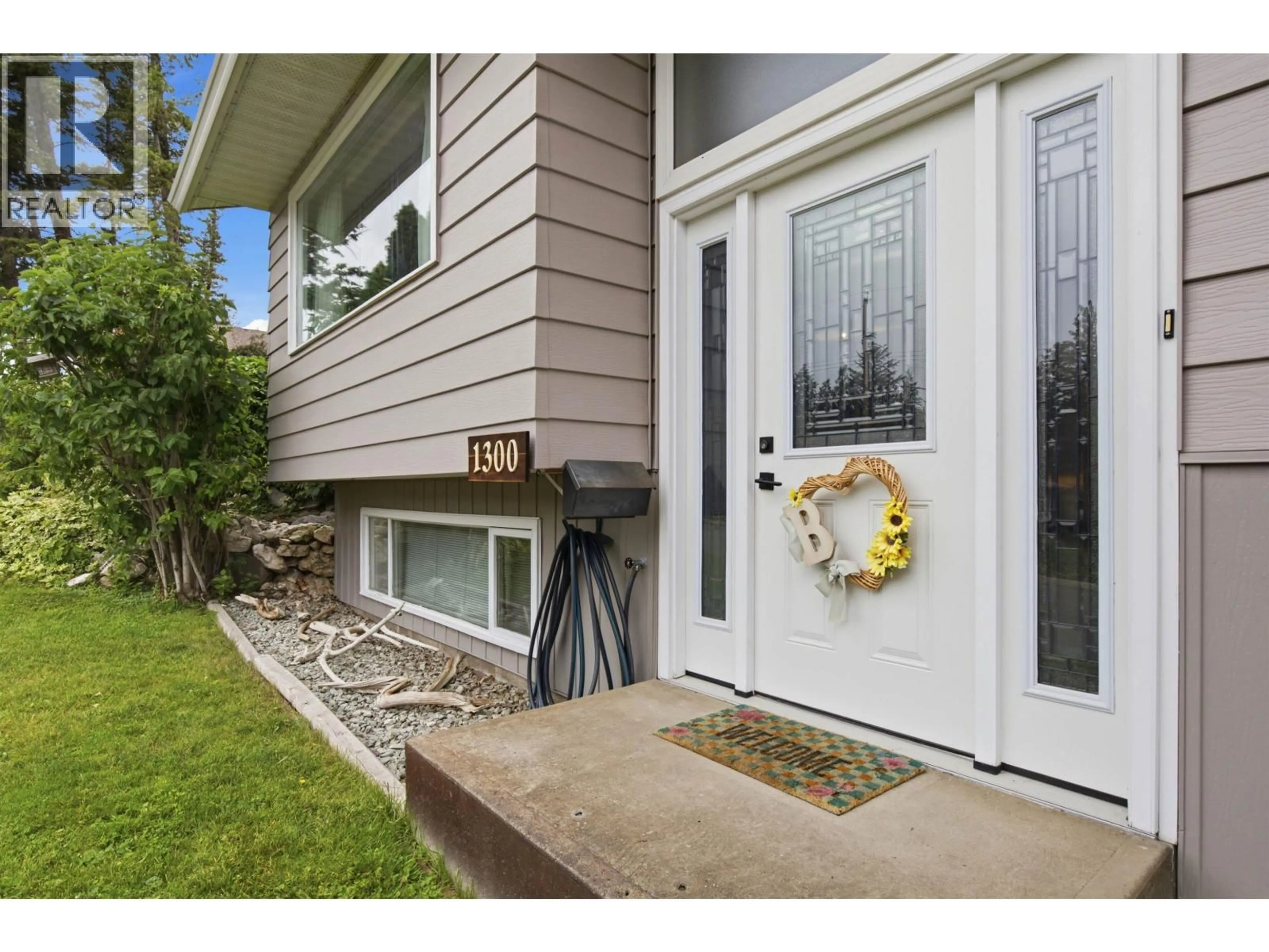 Indoor entryway for 1300 ELEVENTH AVENUE, Williams Lake British Columbia V2G3X2