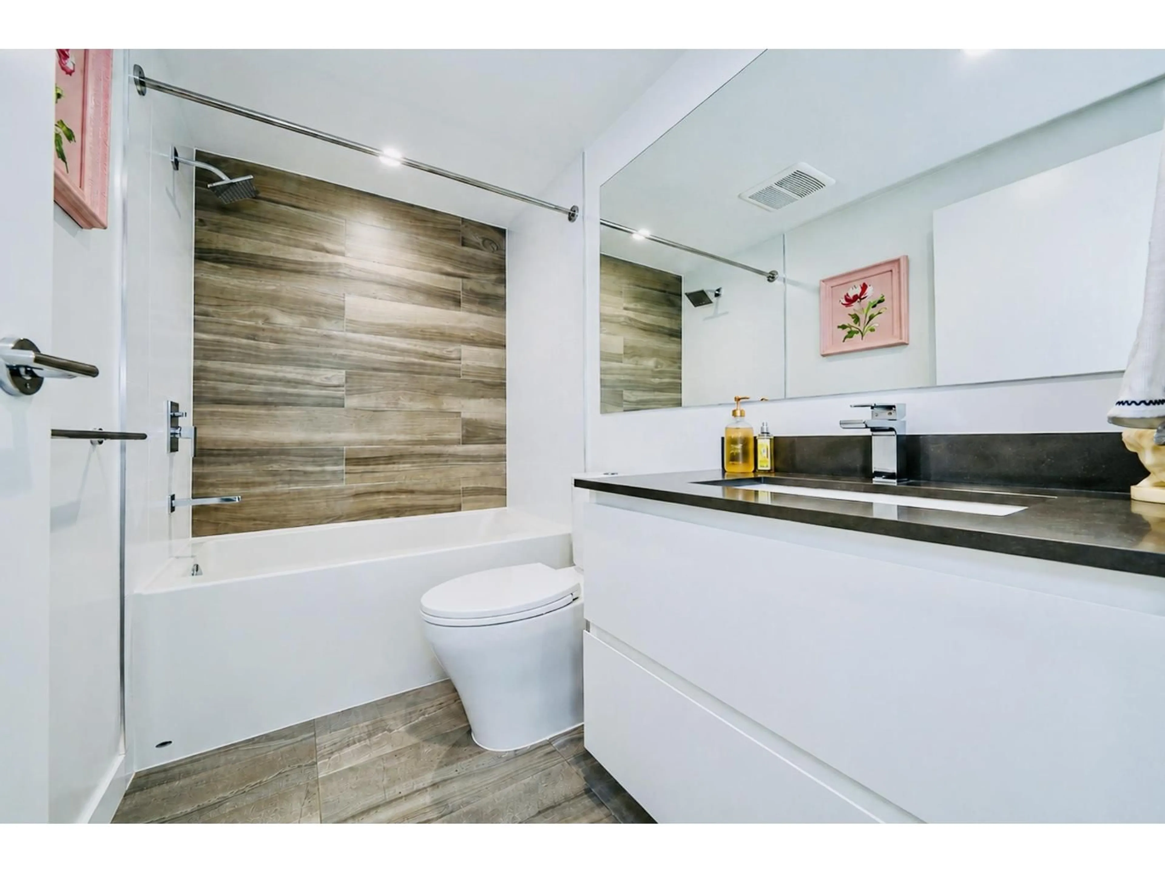 Standard bathroom, unknown for 604 - 13615 FRASER HIGHWAY, Surrey British Columbia V3T0P7