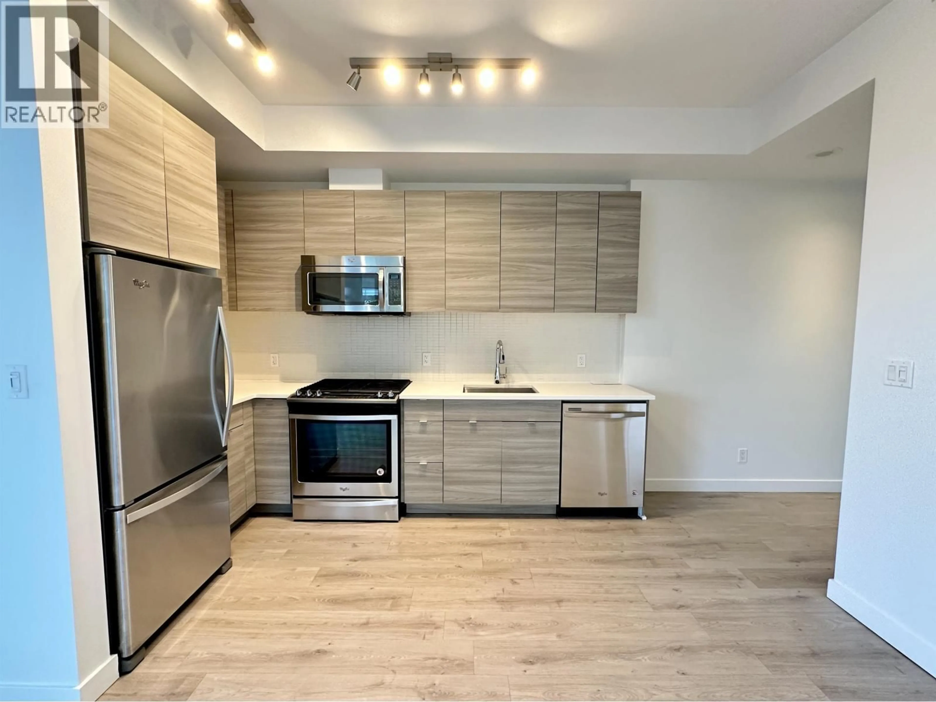 Open concept kitchen, wood/laminate floor for 203 - 200 NELSON'S CRESCENT, New Westminster British Columbia V3L0H4