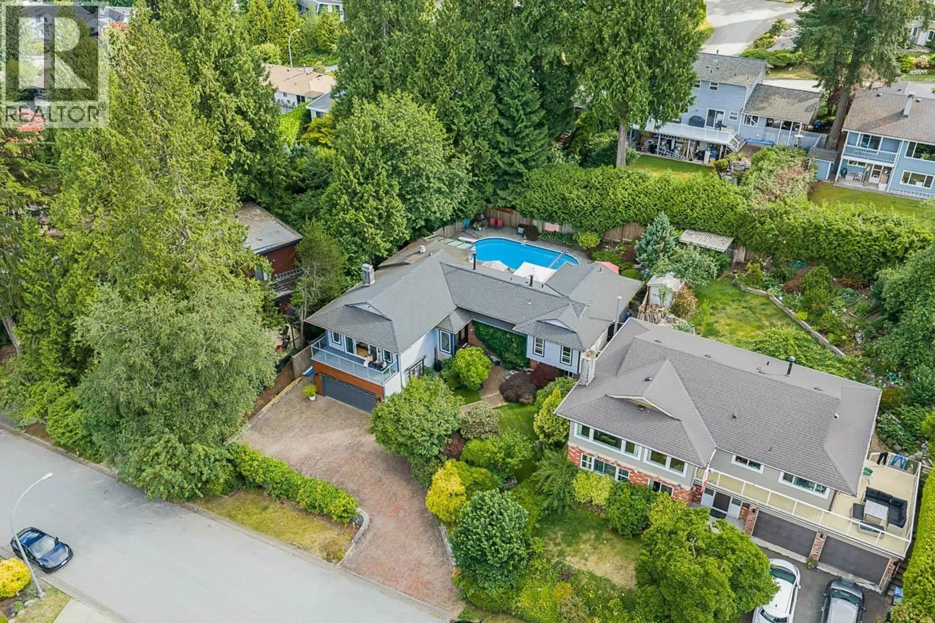 A pic from outside/outdoor area/front of a property/back of a property/a pic from drone, unknown for 550 YALE ROAD, Port Moody British Columbia V3H3K3