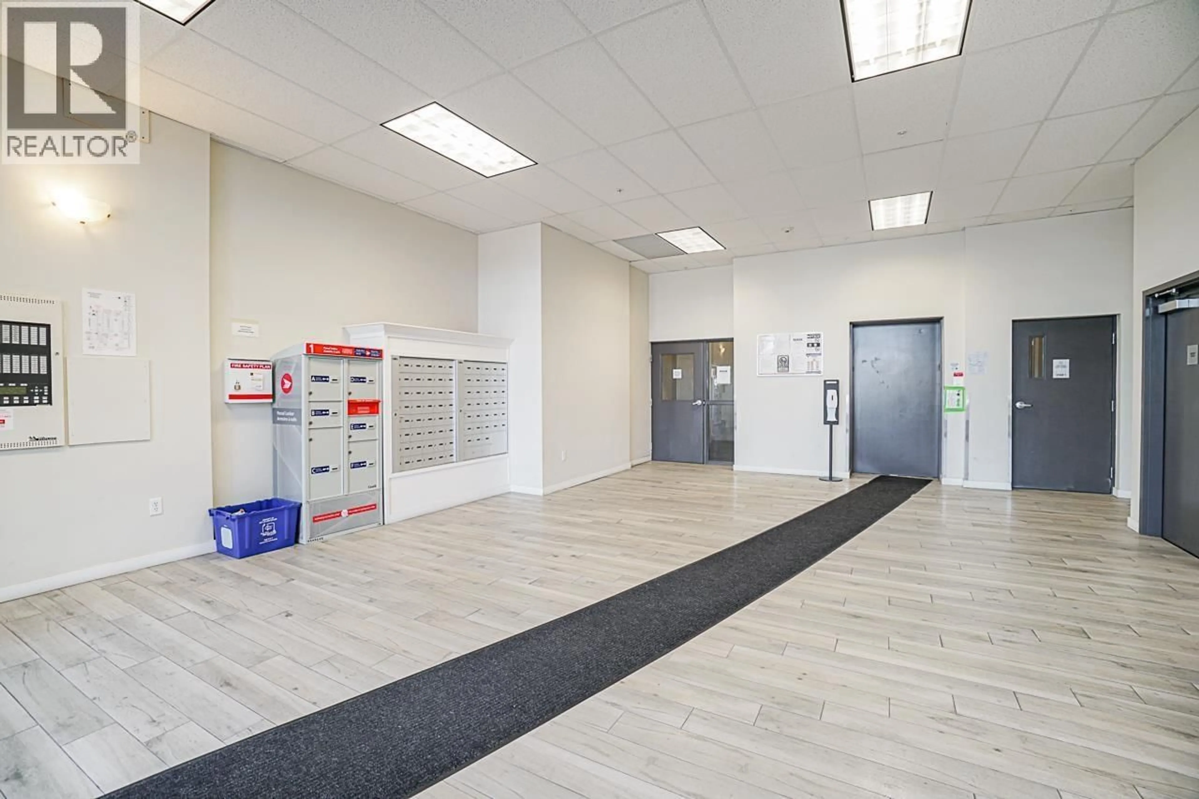 Indoor foyer for PH09 - 5288 GRIMMER STREET, Burnaby British Columbia V5H0C5