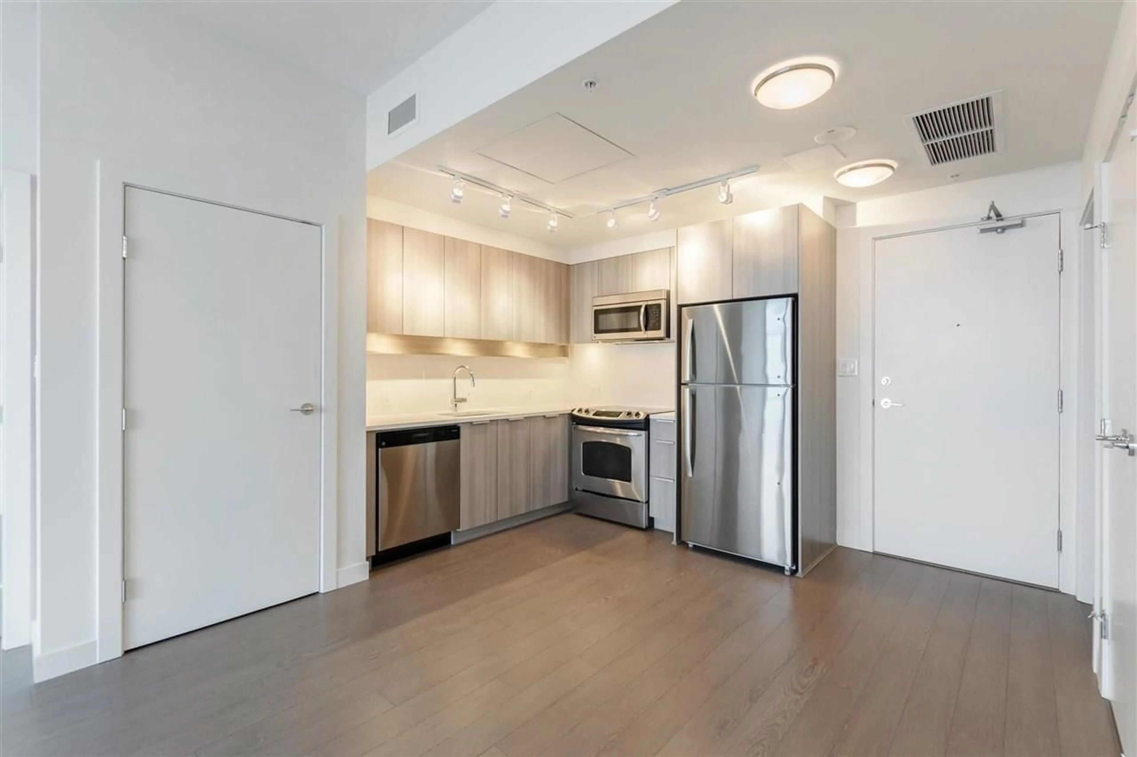 Standard kitchen, unknown for 3303 - 13308 CENTRAL AVENUE, Surrey British Columbia V3T0M4