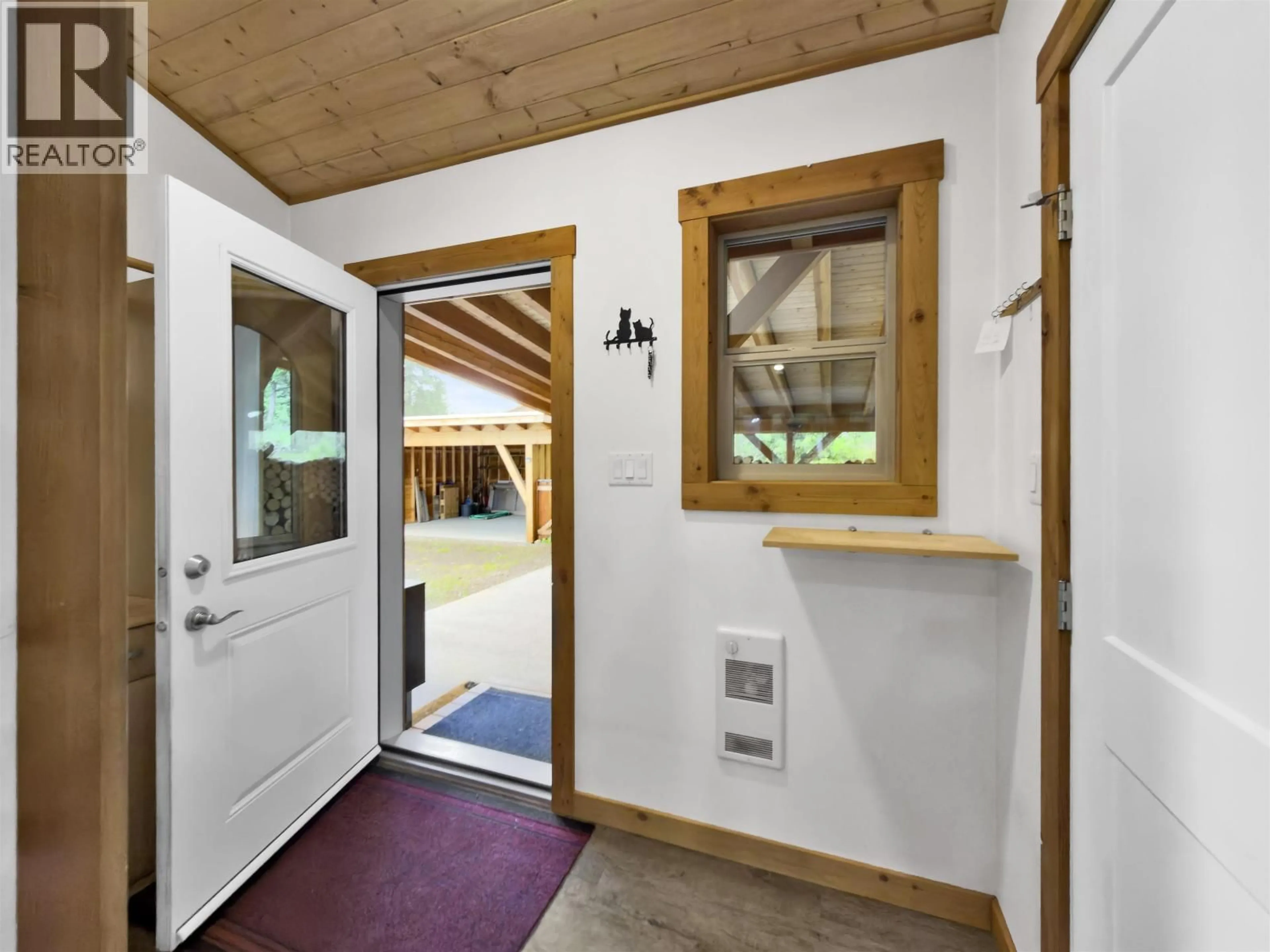 Indoor entryway for 3099 PRITCHARD ROAD, Williams Lake British Columbia V0L1G0