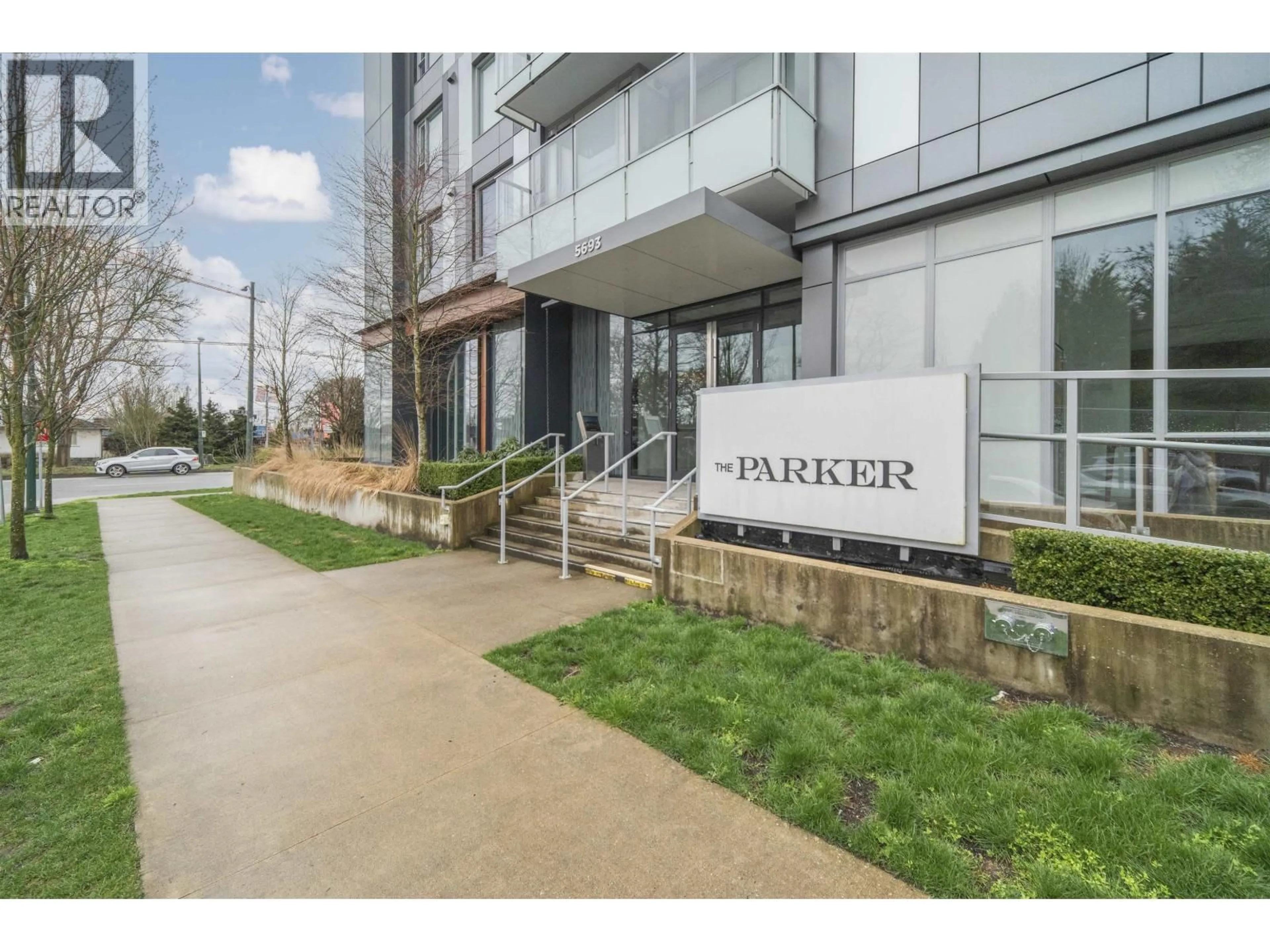 Indoor foyer for 304 - 5693 ELIZABETH STREET, Vancouver British Columbia V5Y3K1