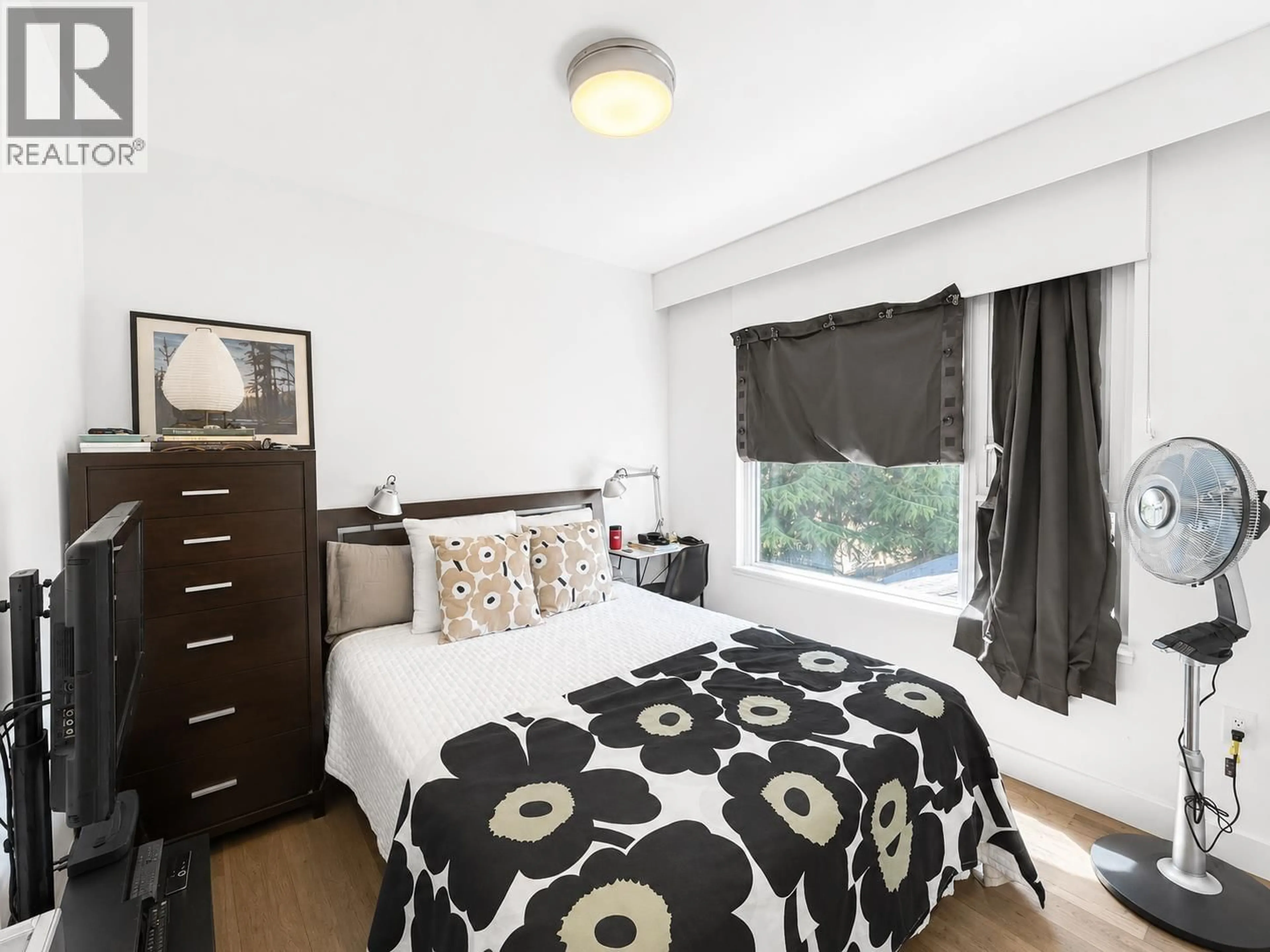 Bedroom with bed, unknown for 304 - 5693 ELIZABETH STREET, Vancouver British Columbia V5Y3K1