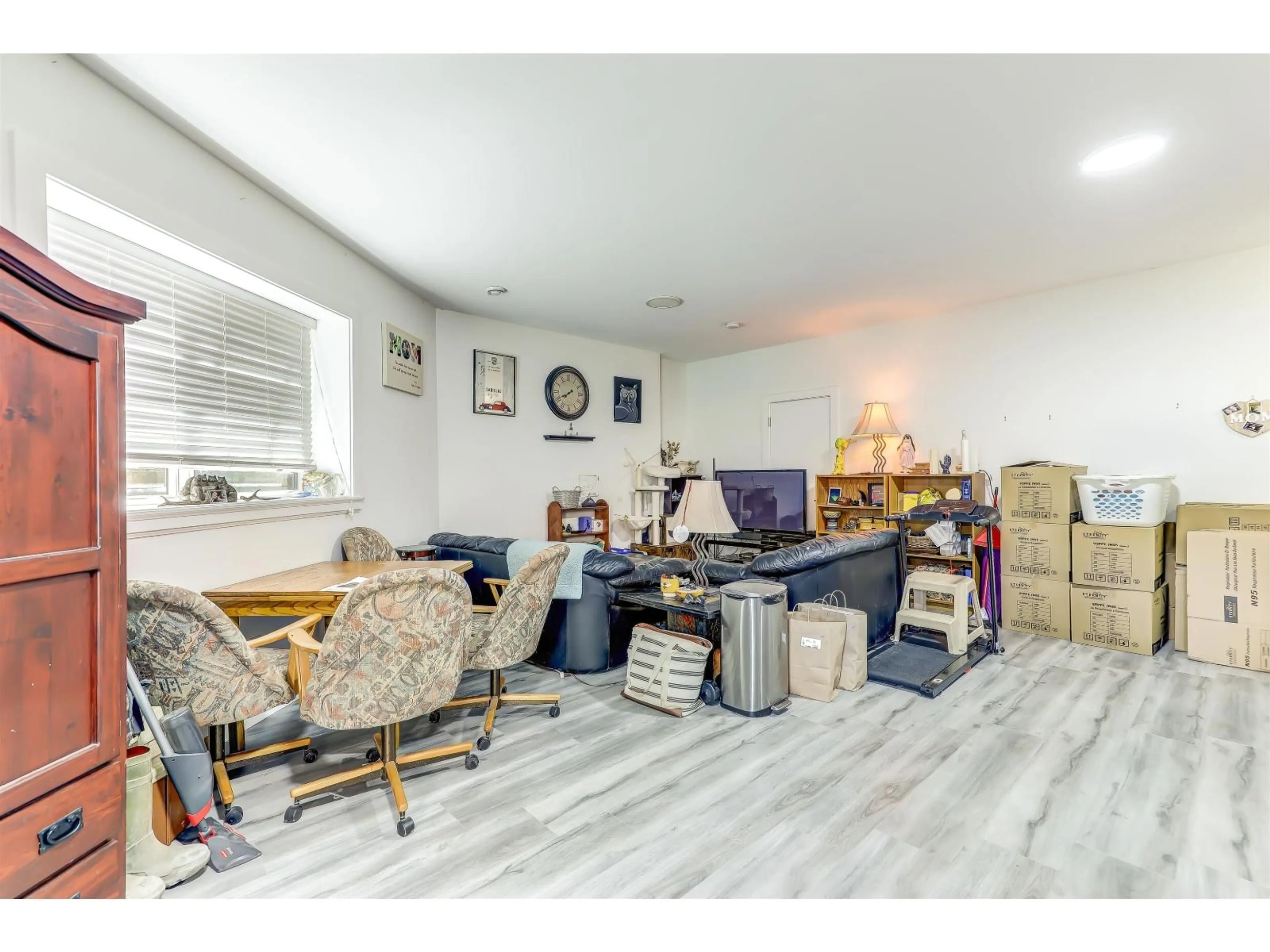 Living room with furniture, wood/laminate floor for 16181 89A AVENUE, Surrey British Columbia V4N2Z4