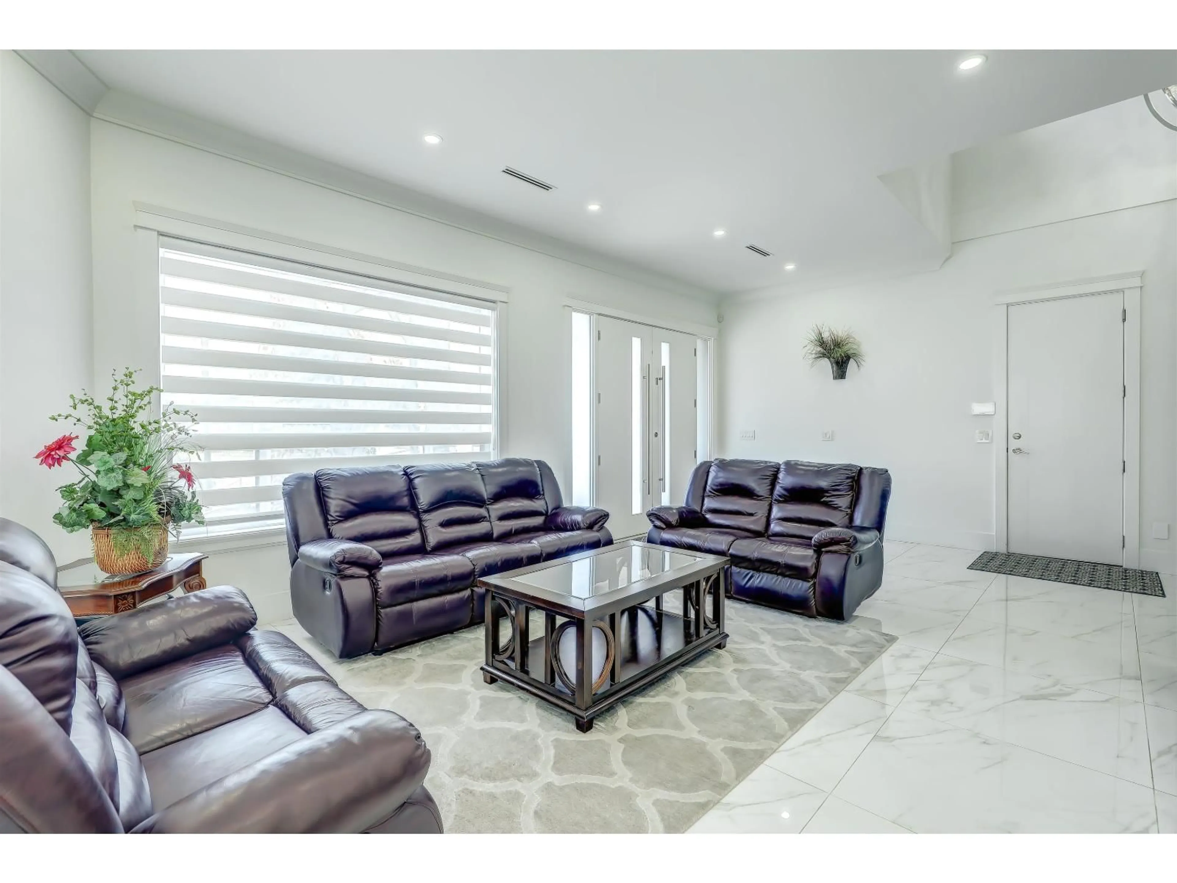 Living room with furniture, ceramic/tile floor for 16181 89A AVENUE, Surrey British Columbia V4N2Z4