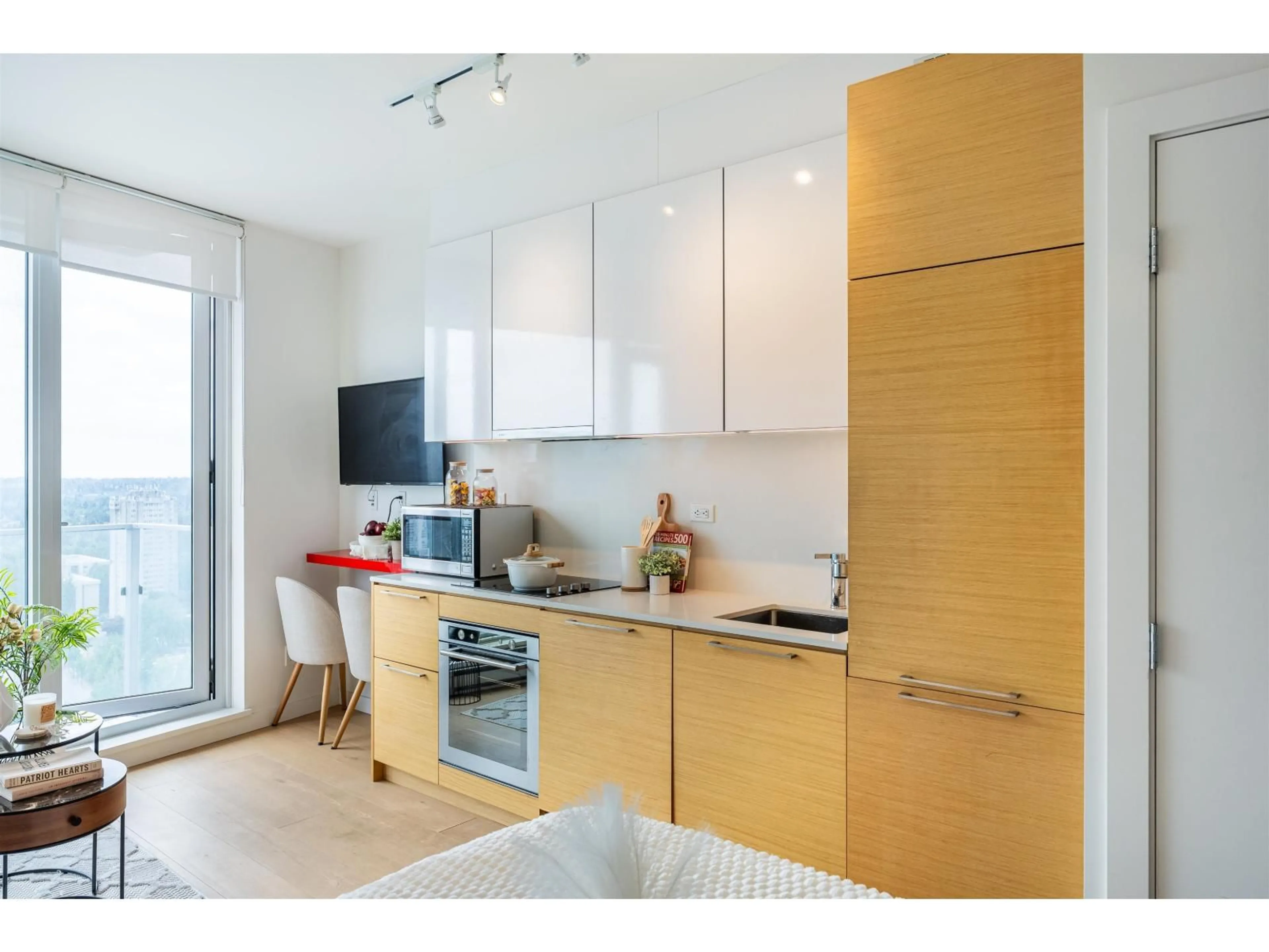 Standard kitchen, wood/laminate floor for 2801 - 13438 CENTRAL AVENUE, Surrey British Columbia V3T0N2