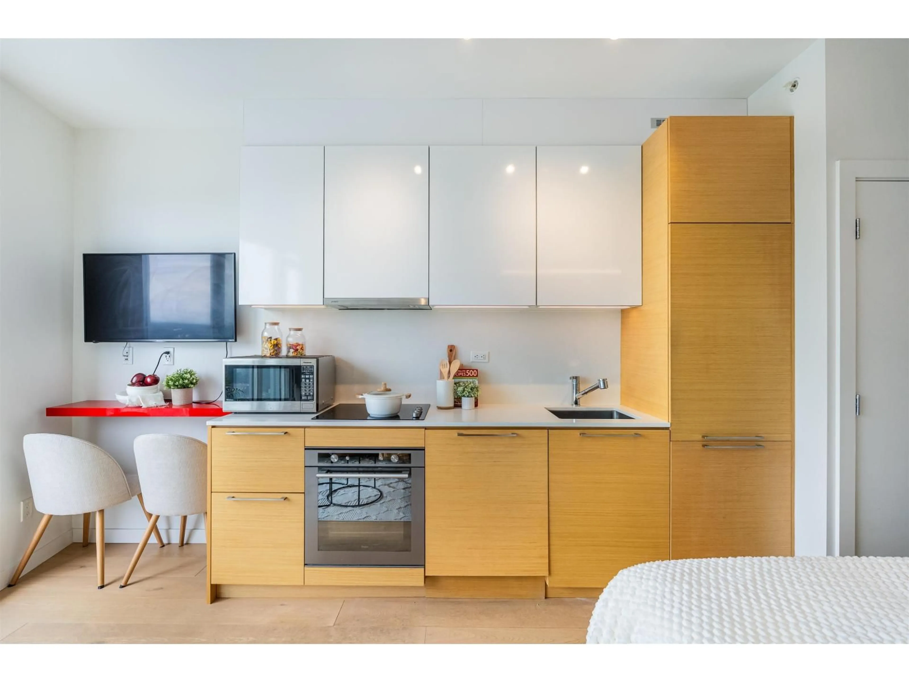 Standard kitchen, wood/laminate floor for 2801 - 13438 CENTRAL AVENUE, Surrey British Columbia V3T0N2