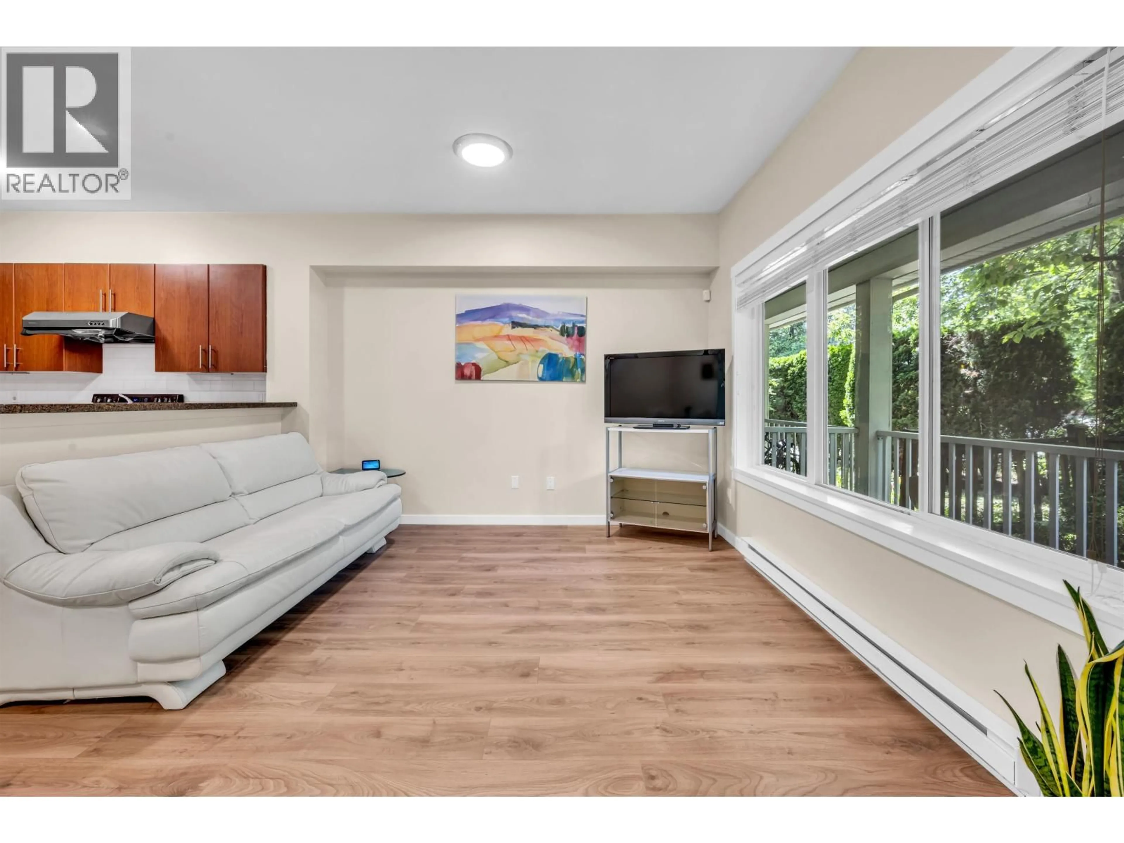 Living room with furniture, unknown for 8 - 7136 18TH AVENUE, Burnaby British Columbia V3N1H1
