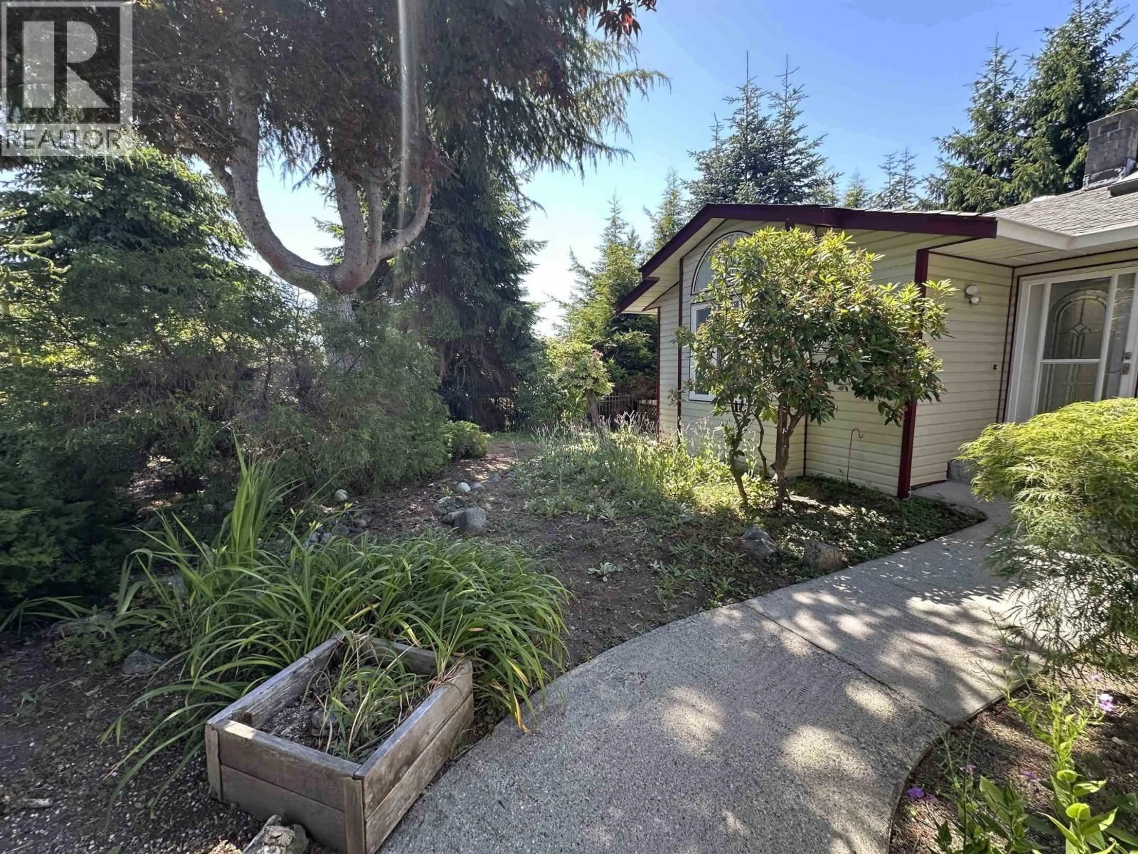 Patio, street for 4987 LAUREL AVENUE, Sechelt British Columbia V7Z0B9