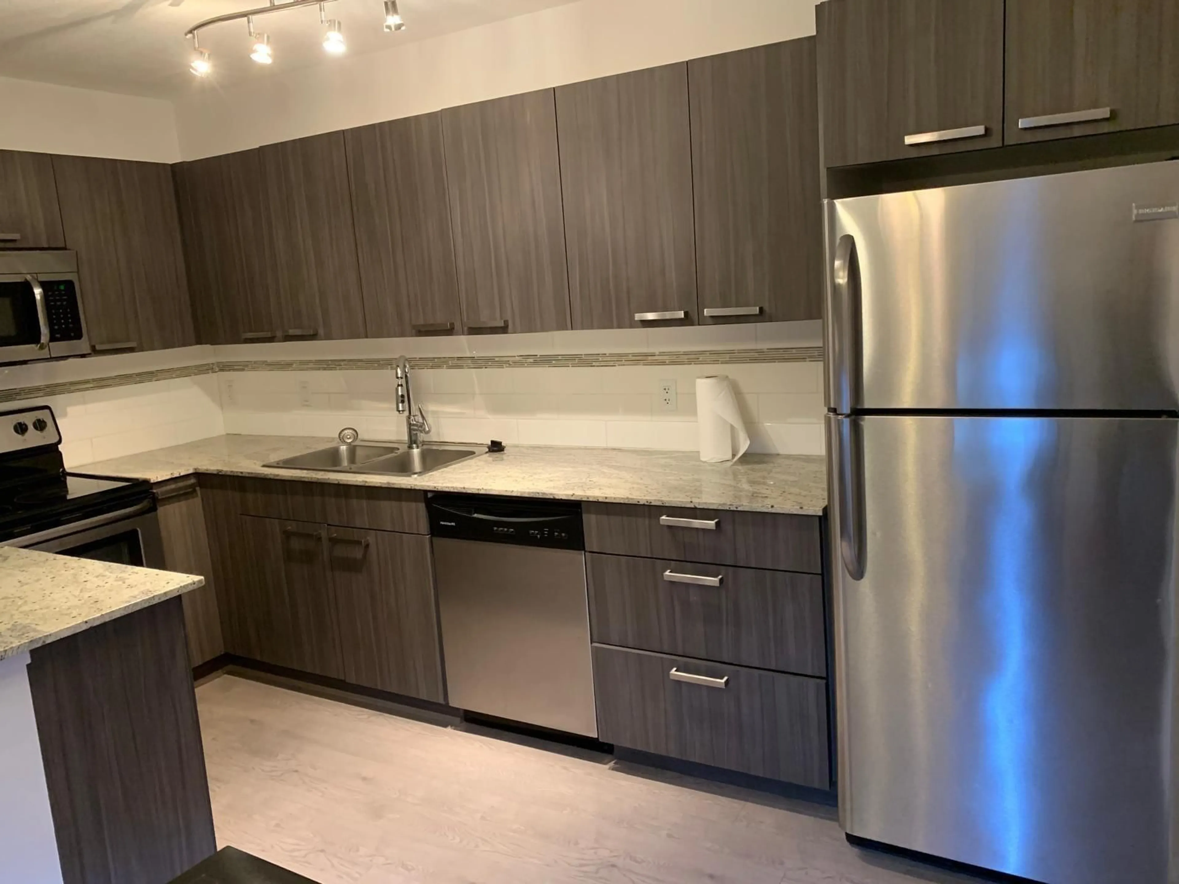 Standard kitchen, unknown for 310 - 13883 LAUREL DRIVE, Surrey British Columbia V3T1A8
