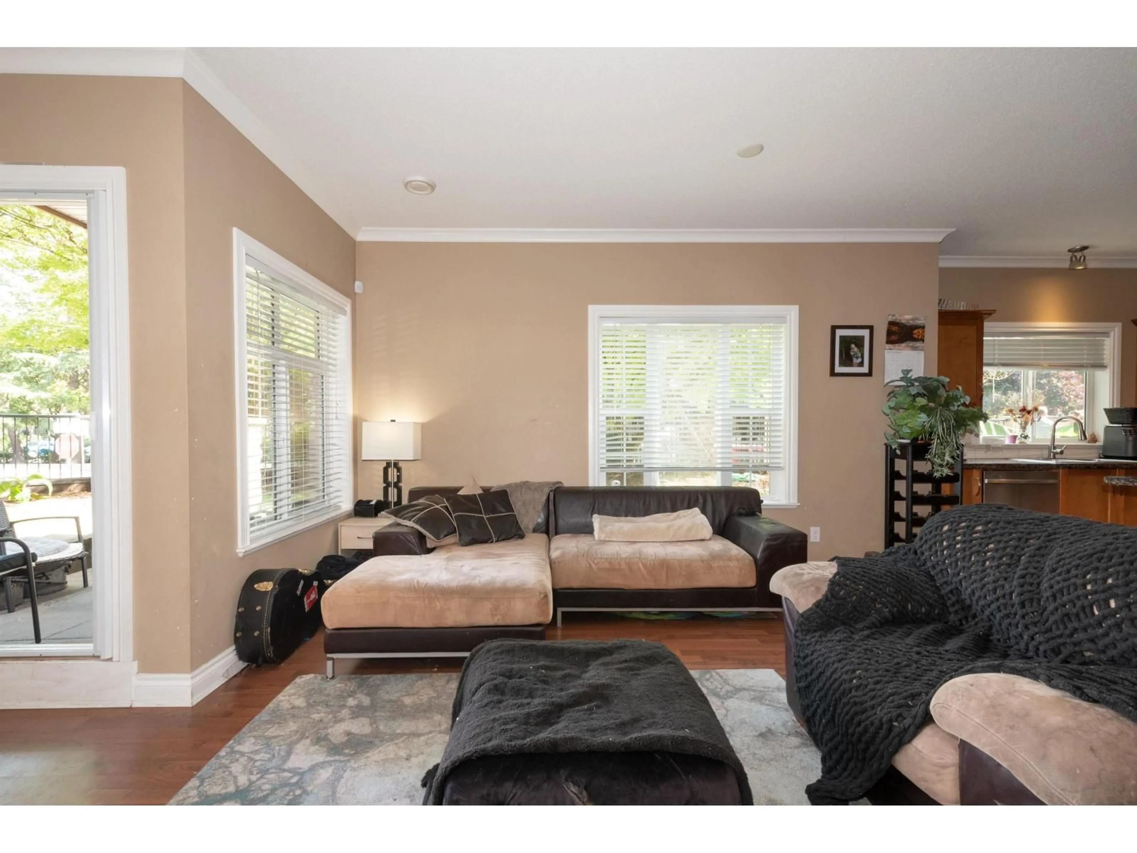 Living room with furniture, unknown for 101 - 20286 53A AVENUE, Langley British Columbia V3A0A8