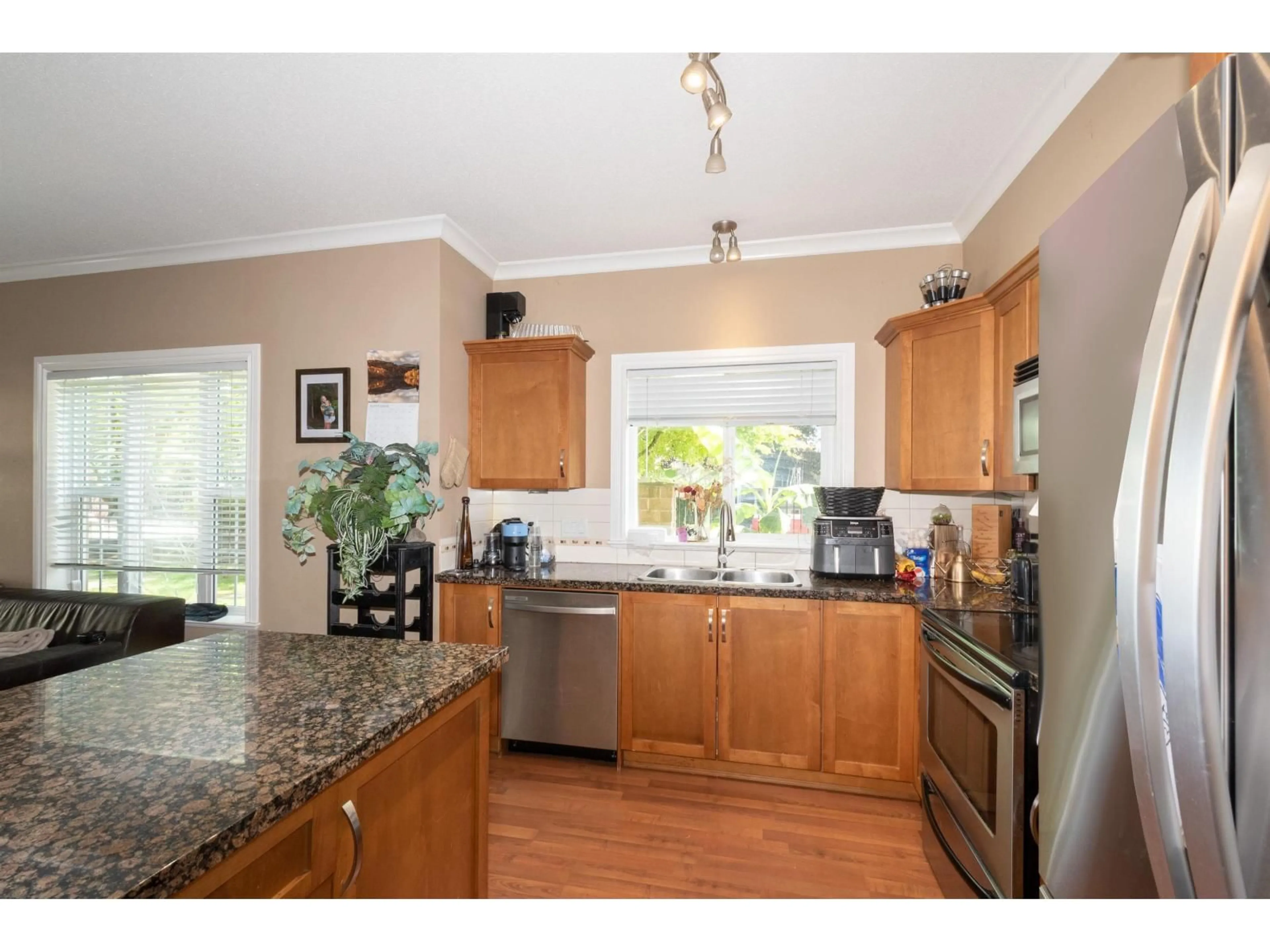 Standard kitchen, unknown for 101 - 20286 53A AVENUE, Langley British Columbia V3A0A8