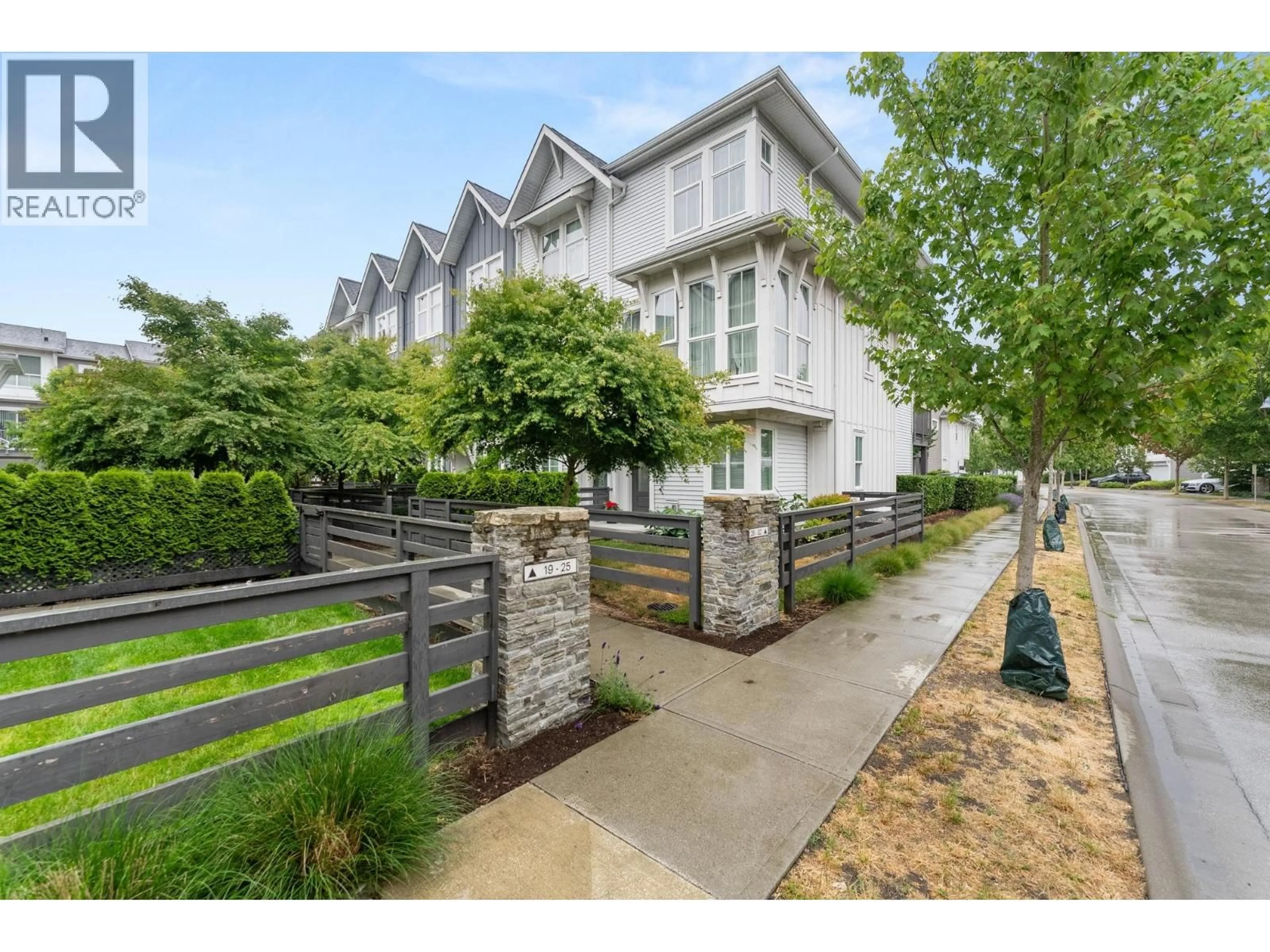 A pic from outside/outdoor area/front of a property/back of a property/a pic from drone, street for 26 - 4656 ORCA WAY, Delta British Columbia V4M0C9