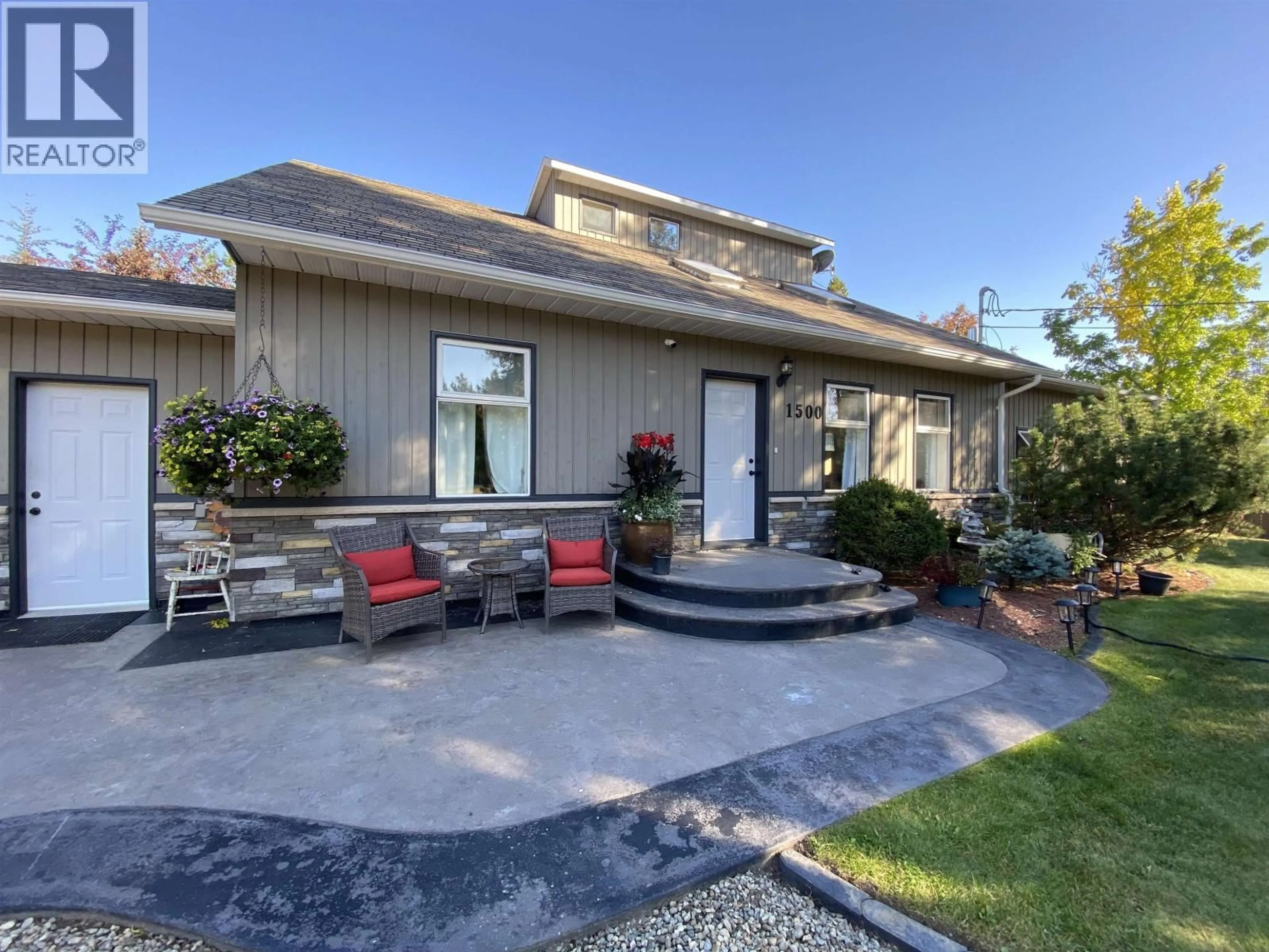 Patio, street for 1500 ASH STREET, Valemount British Columbia V0E2Z0