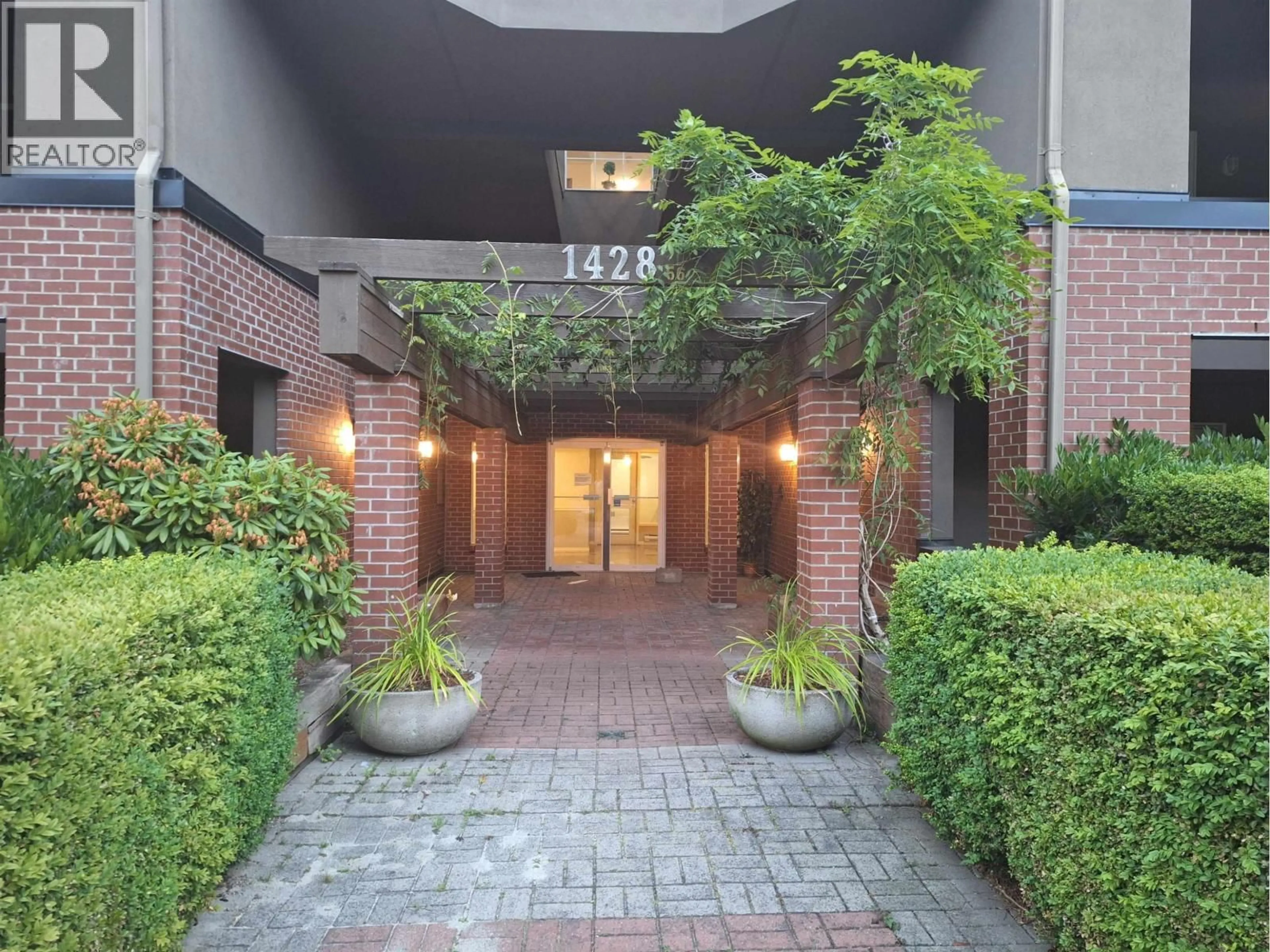 Indoor foyer for 207 - 1428 56 STREET, Delta British Columbia V4L2A7