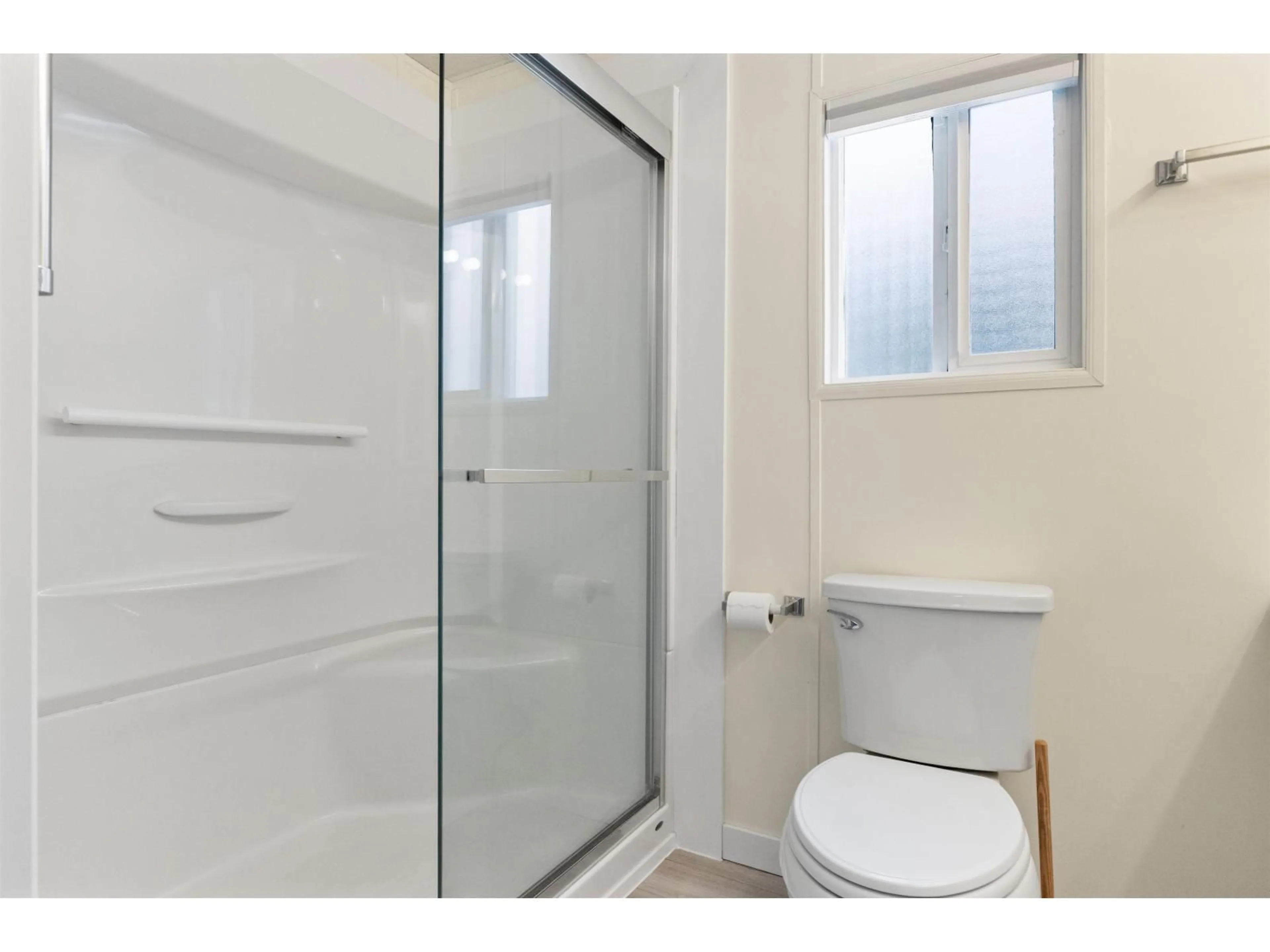 Standard bathroom, unknown for 14 - 62790 FLOOD HOPE ROAD, Hope British Columbia V0X1L2