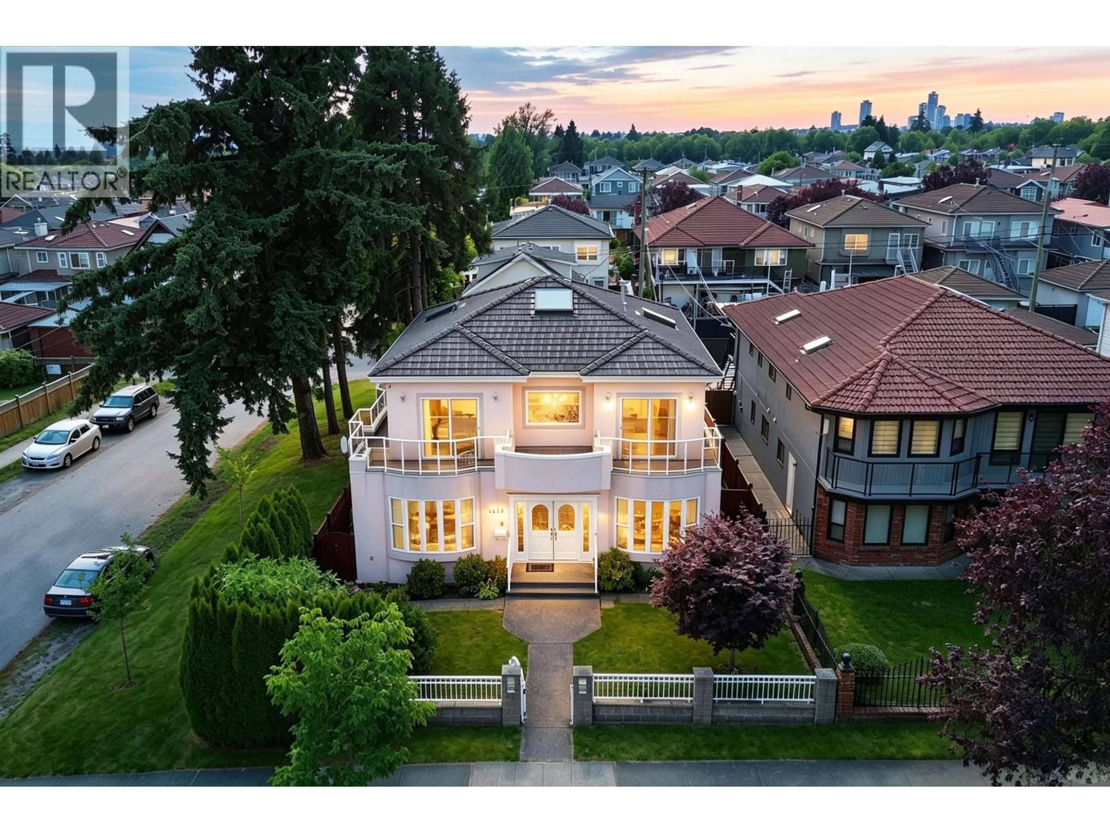 A pic from outside/outdoor area/front of a property/back of a property/a pic from drone, unknown for 6899 FLEMING STREET, Vancouver British Columbia V5P3H4