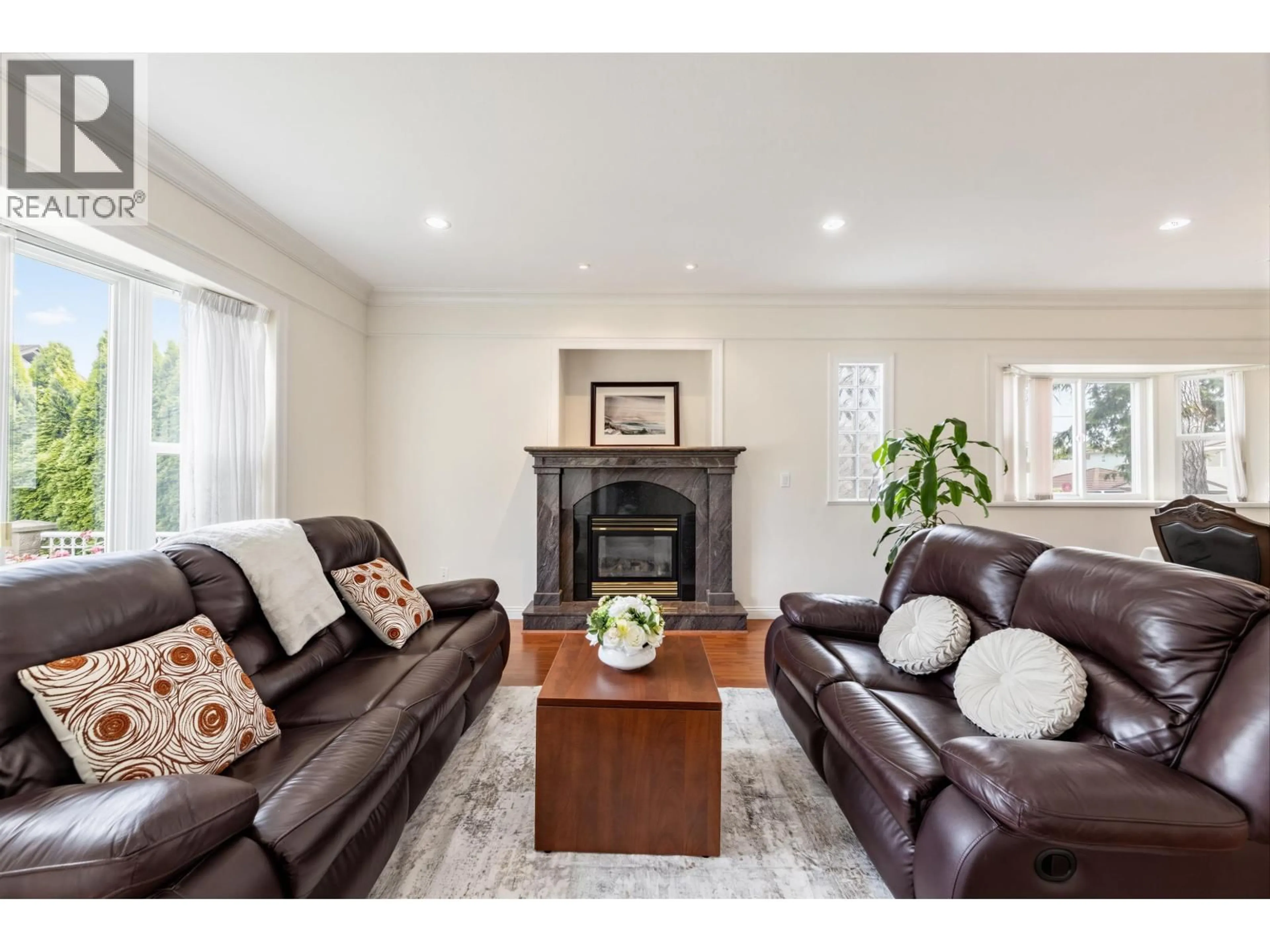 Living room with furniture, unknown for 6899 FLEMING STREET, Vancouver British Columbia V5P3H4