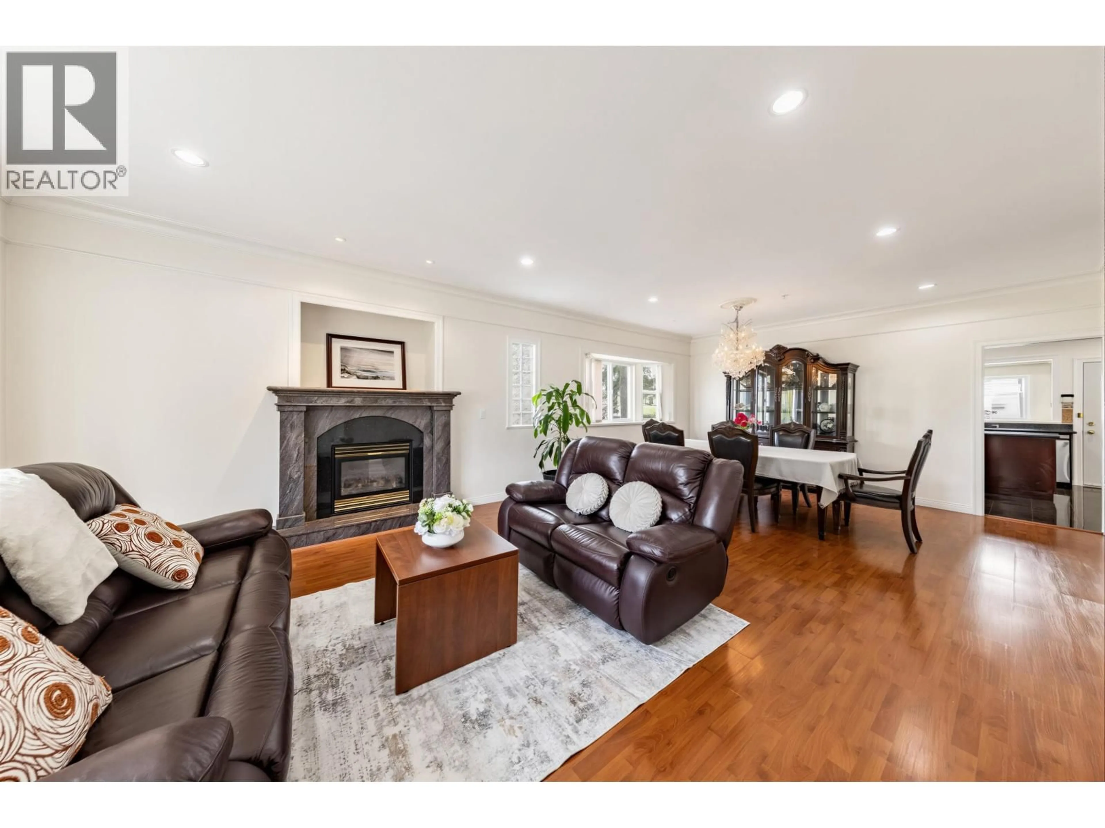 Living room with furniture, wood/laminate floor for 6899 FLEMING STREET, Vancouver British Columbia V5P3H4