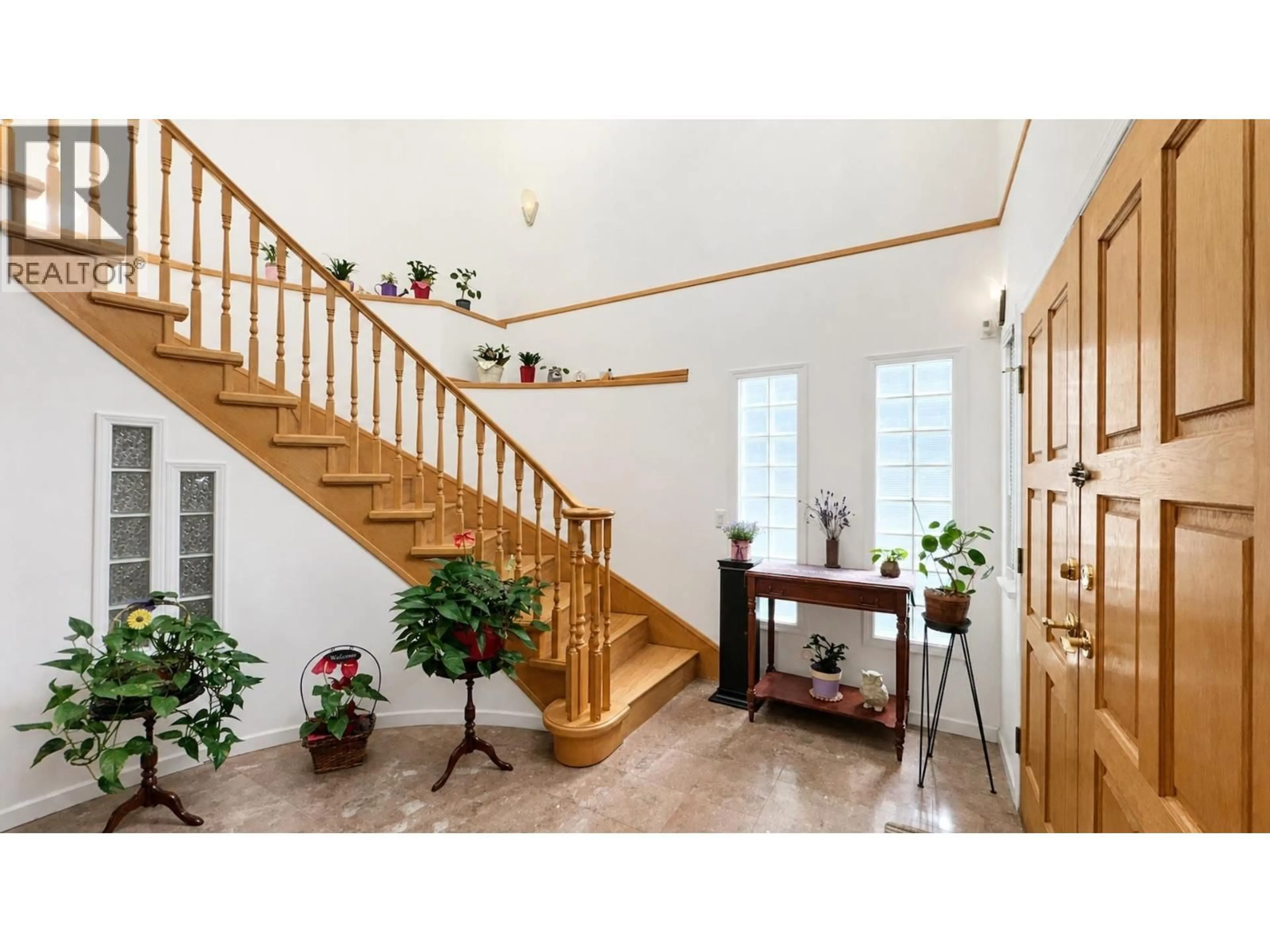 Indoor foyer for 3713 31ST AVENUE, Vancouver British Columbia V6S1Y1