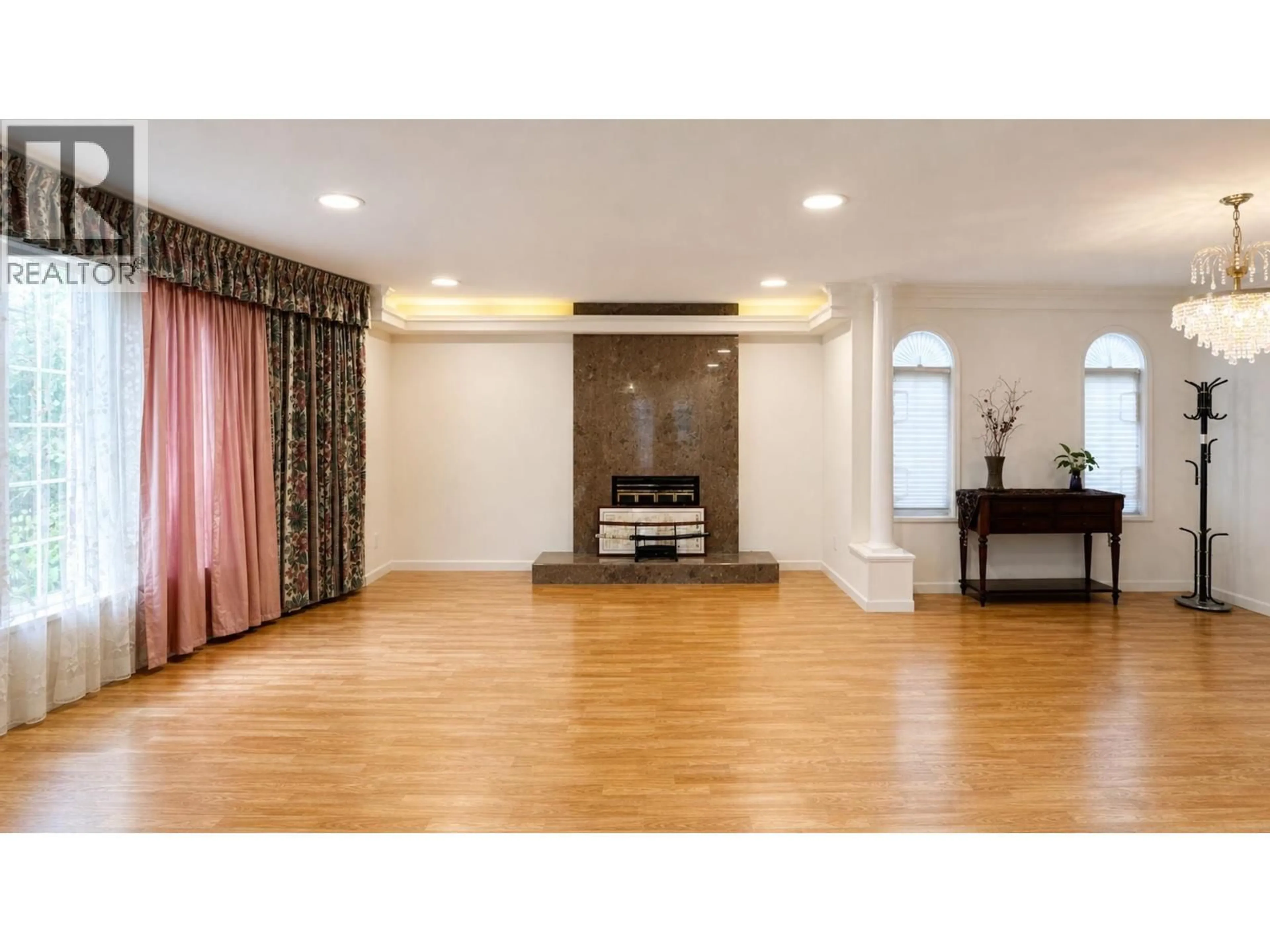 Indoor foyer for 3713 31ST AVENUE, Vancouver British Columbia V6S1Y1