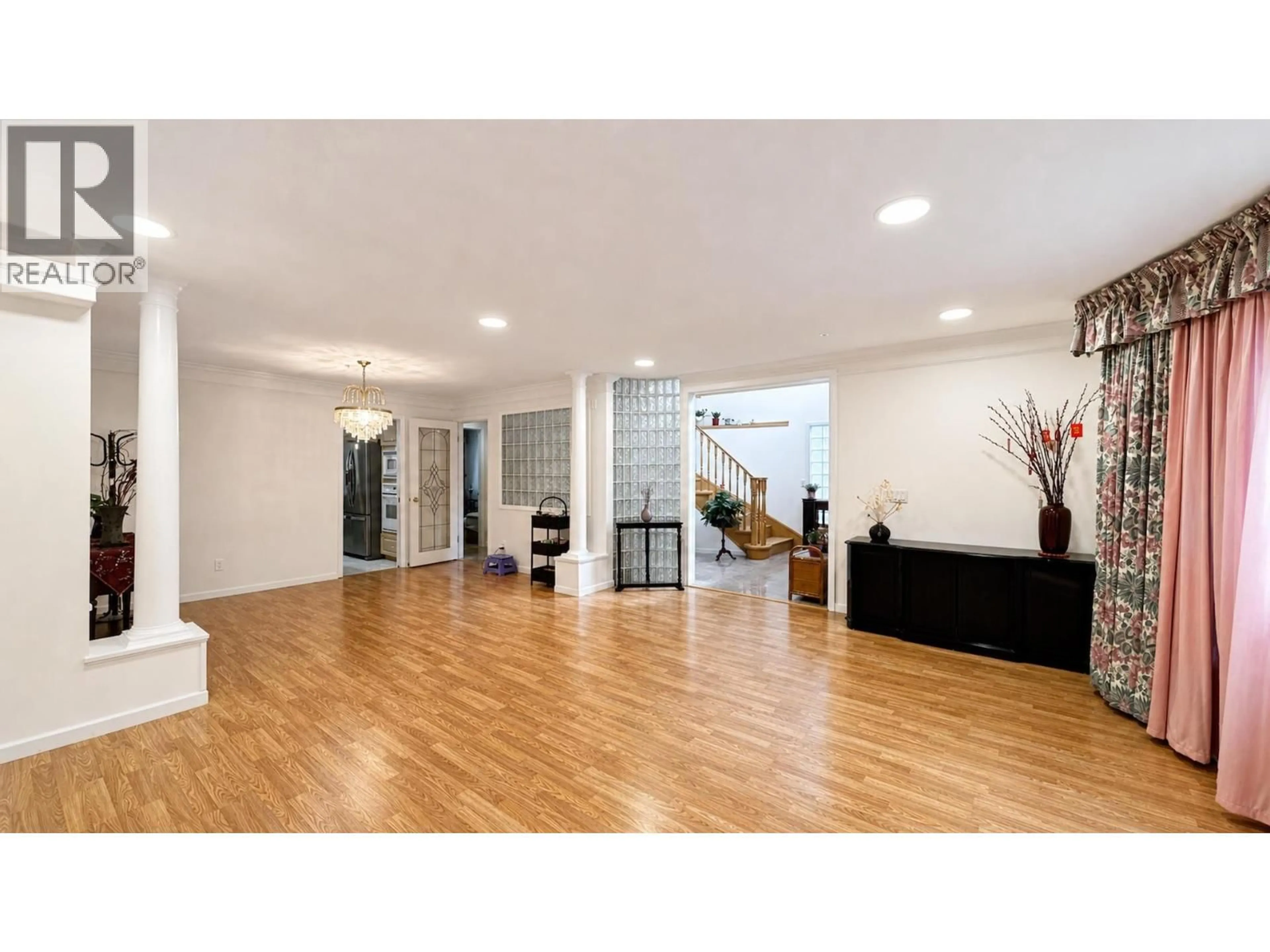 Indoor foyer for 3713 31ST AVENUE, Vancouver British Columbia V6S1Y1