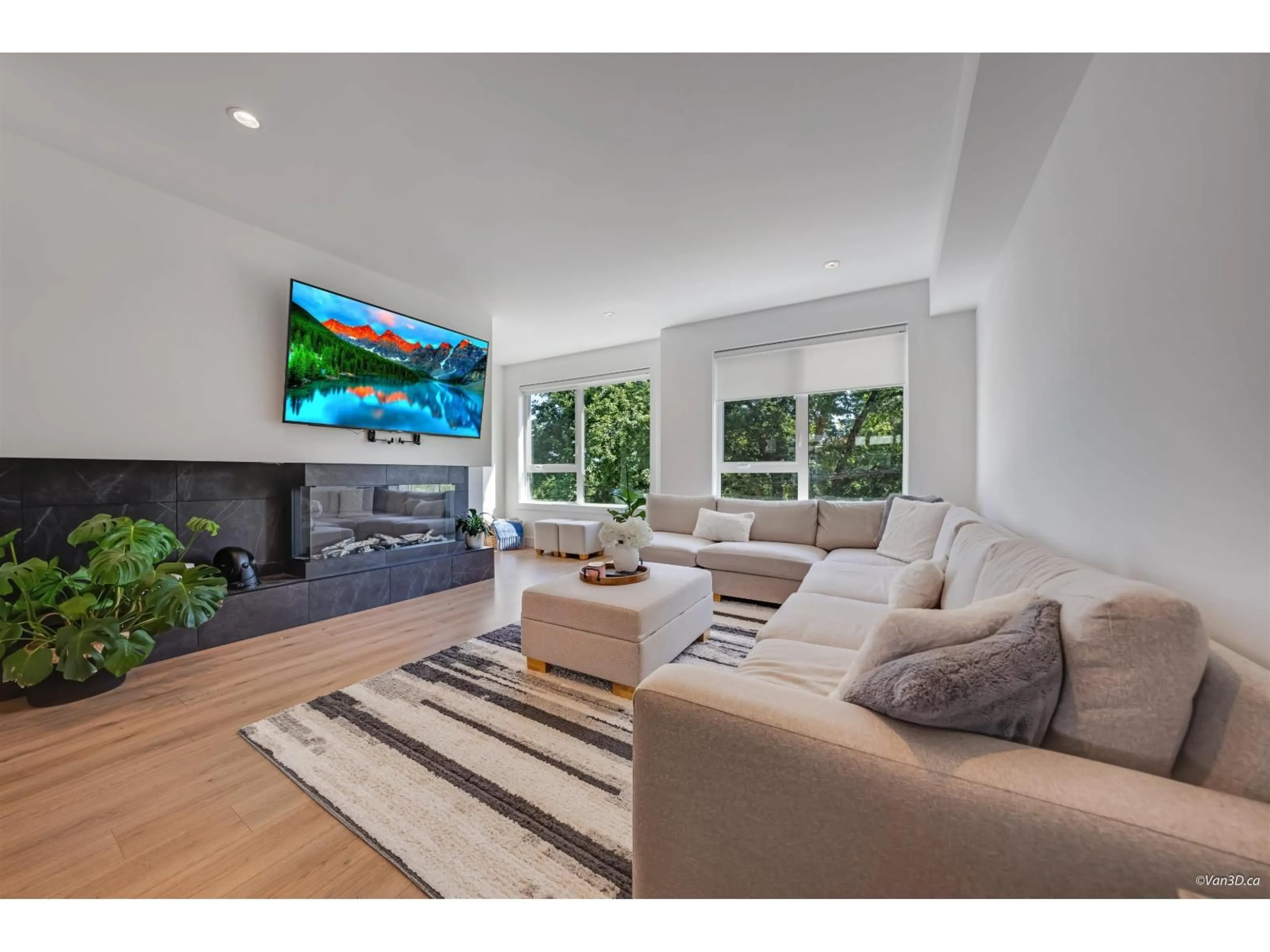 Living room with furniture, unknown for 33 - 15030 28 AVENUE, Surrey British Columbia V4P0H3