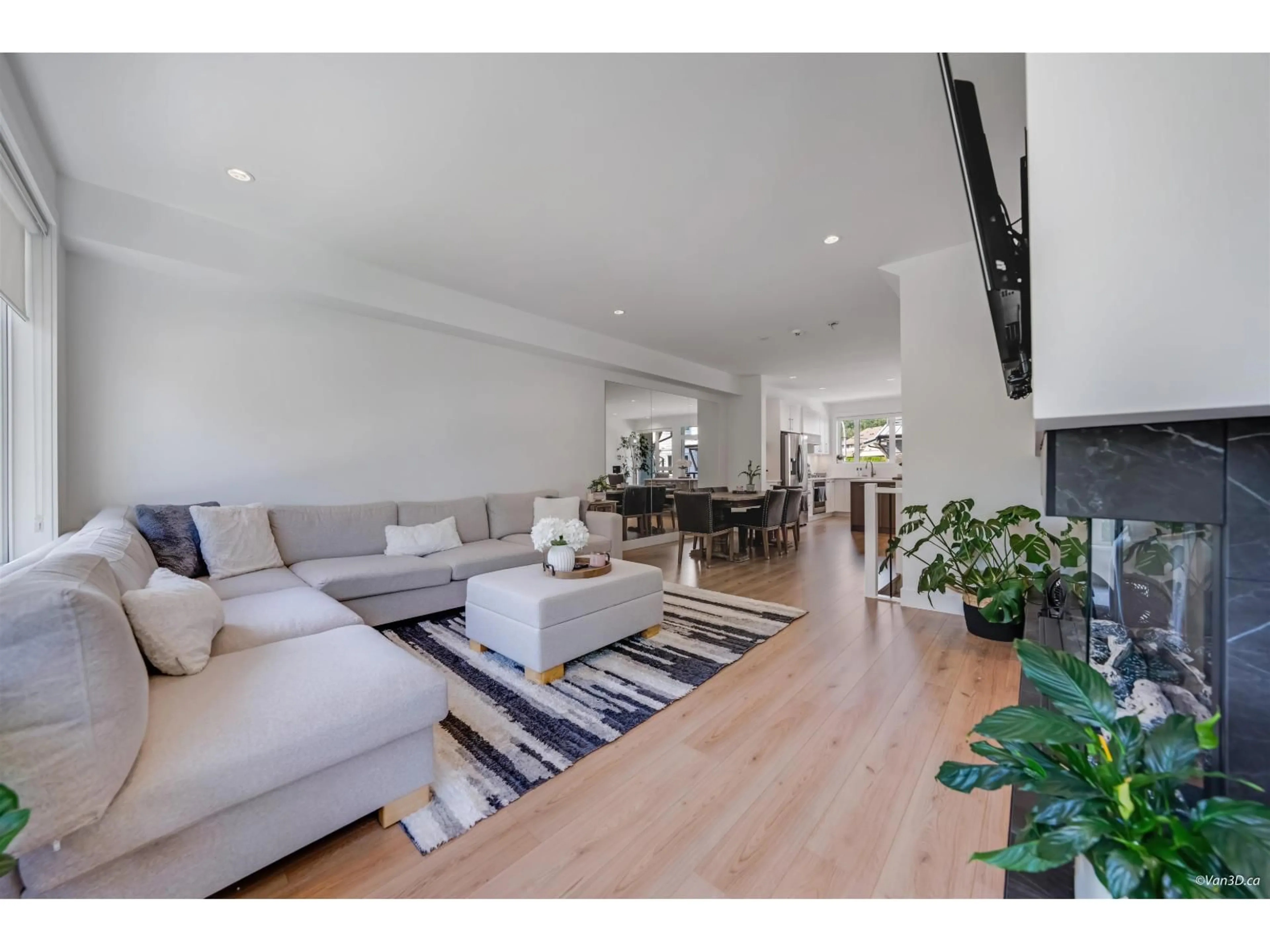Living room with furniture, wood/laminate floor for 33 - 15030 28 AVENUE, Surrey British Columbia V4P0H3