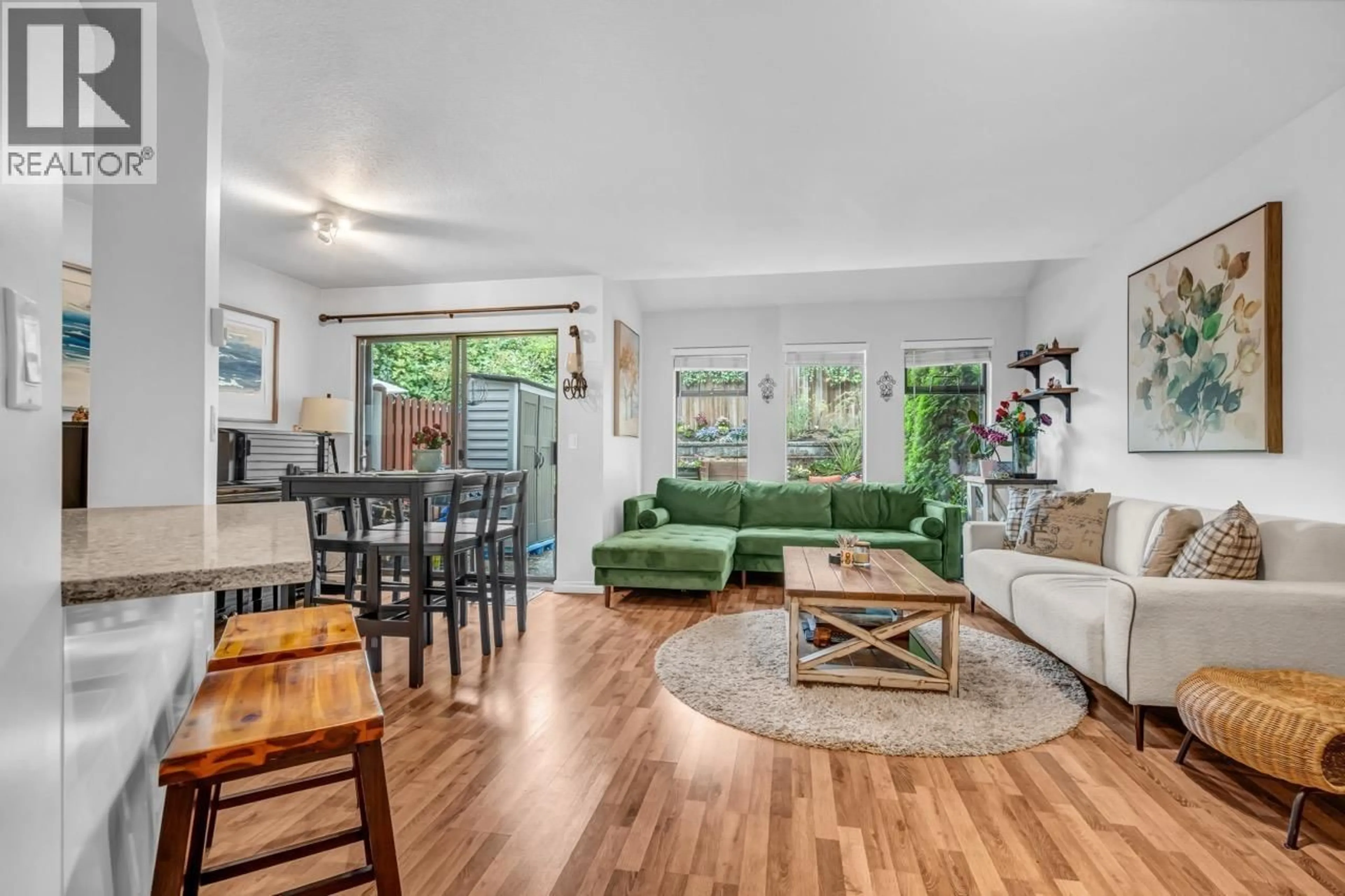 Living room with furniture, wood/laminate floor for 3 - 98 BEGIN STREET, Coquitlam British Columbia V3K6M9