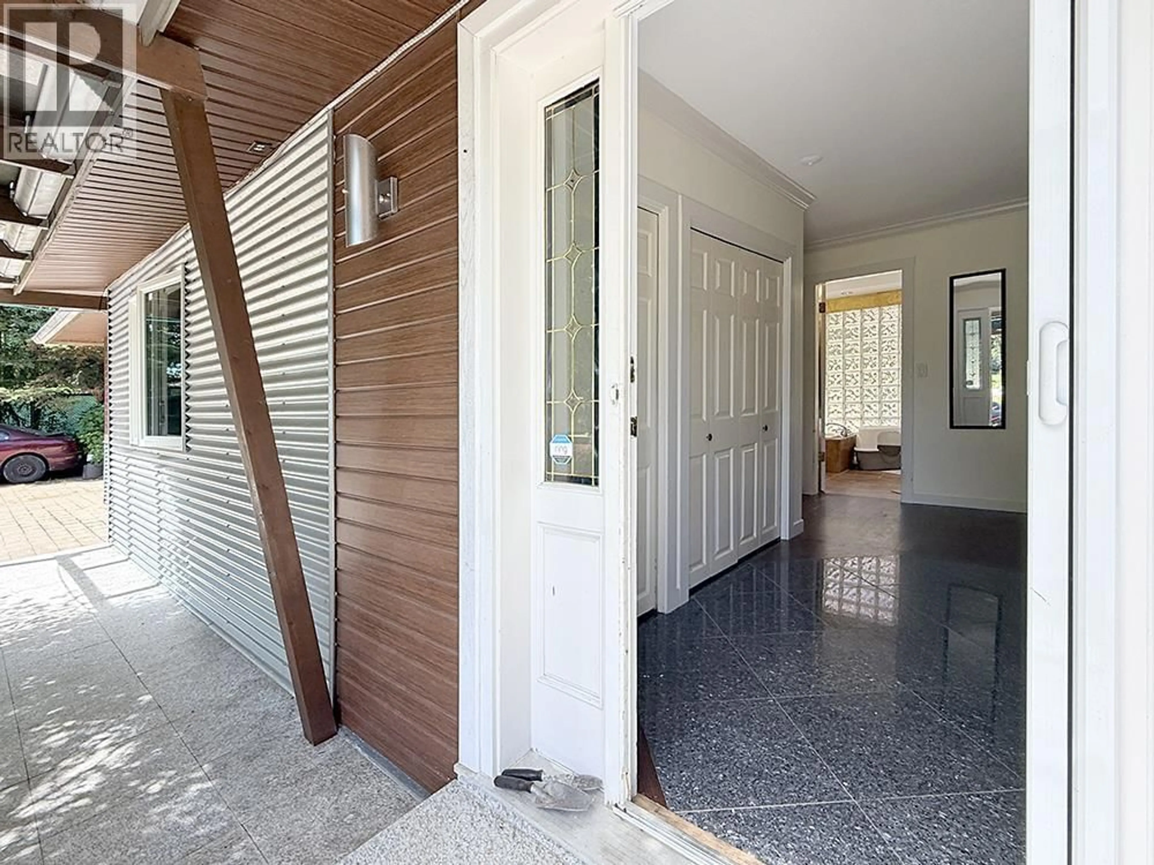 Indoor entryway for 2625 EAST ROAD, Anmore British Columbia V3H5G9
