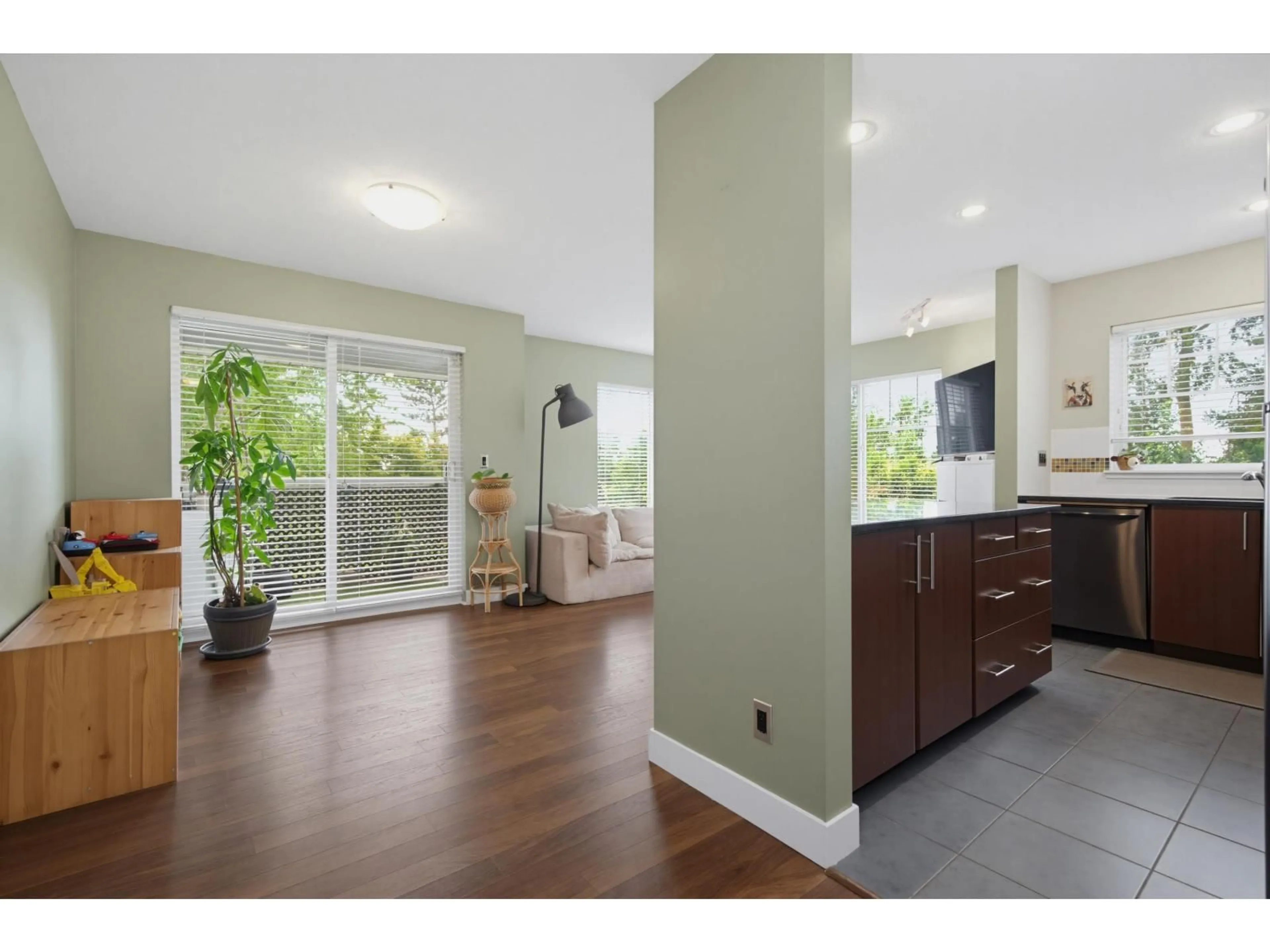 Open concept kitchen, unknown for 202 - 19320 65 AVENUE, Surrey British Columbia V4N0A3