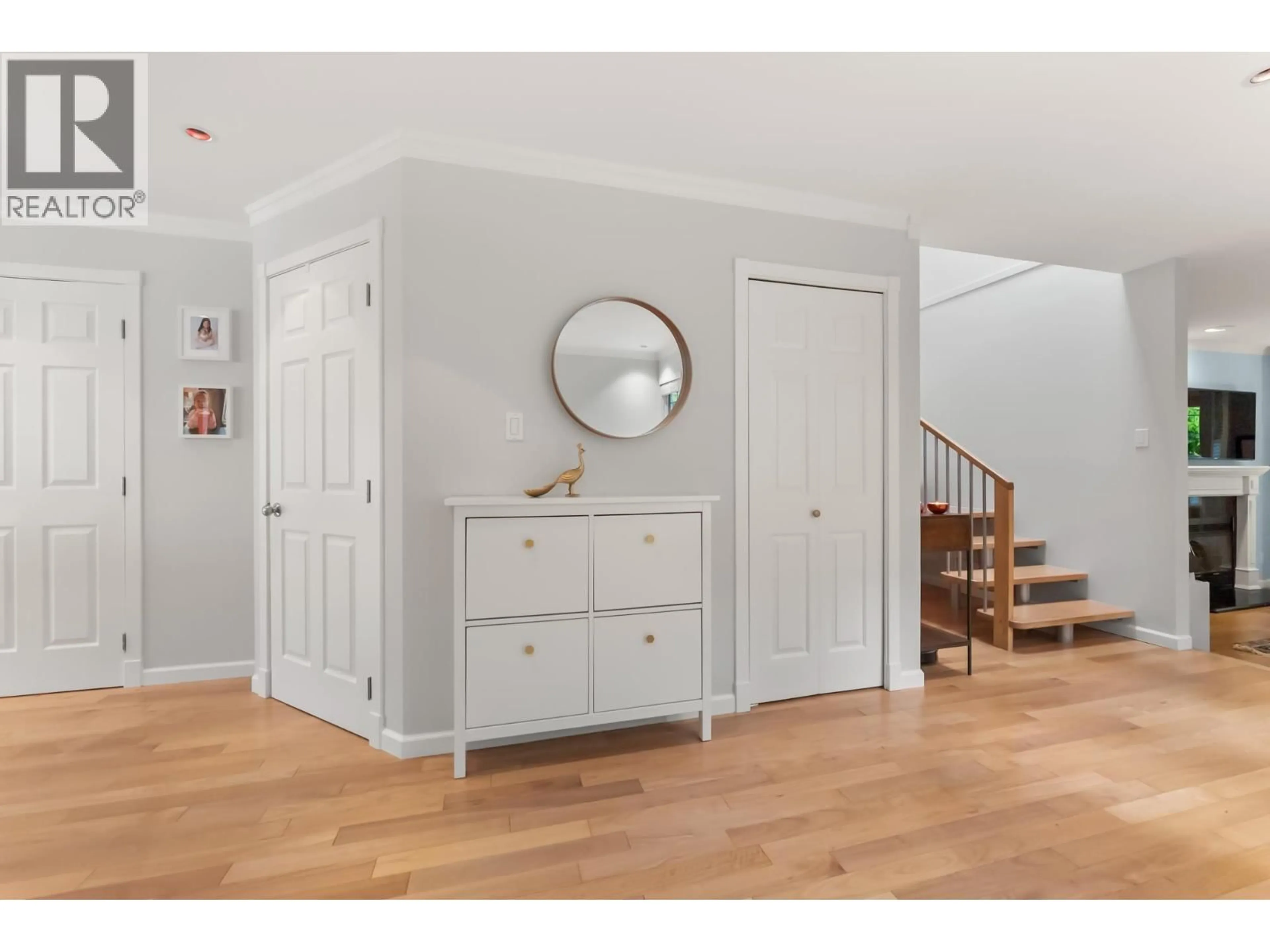 Indoor entryway for 2146 14TH AVENUE, Vancouver British Columbia V6K2V7