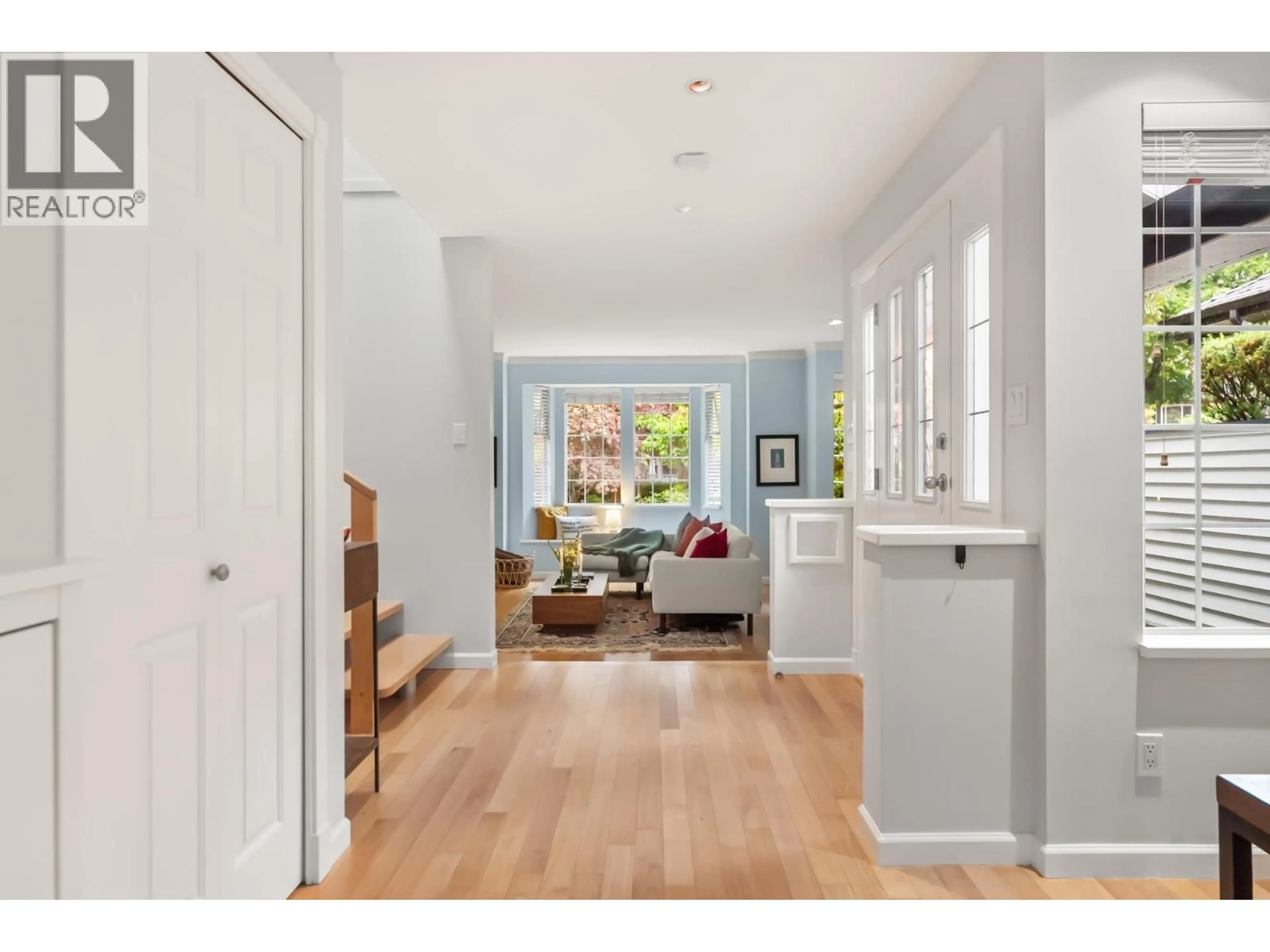 Indoor entryway for 2146 WEST 14TH AVENUE, Vancouver British Columbia V6K2V7