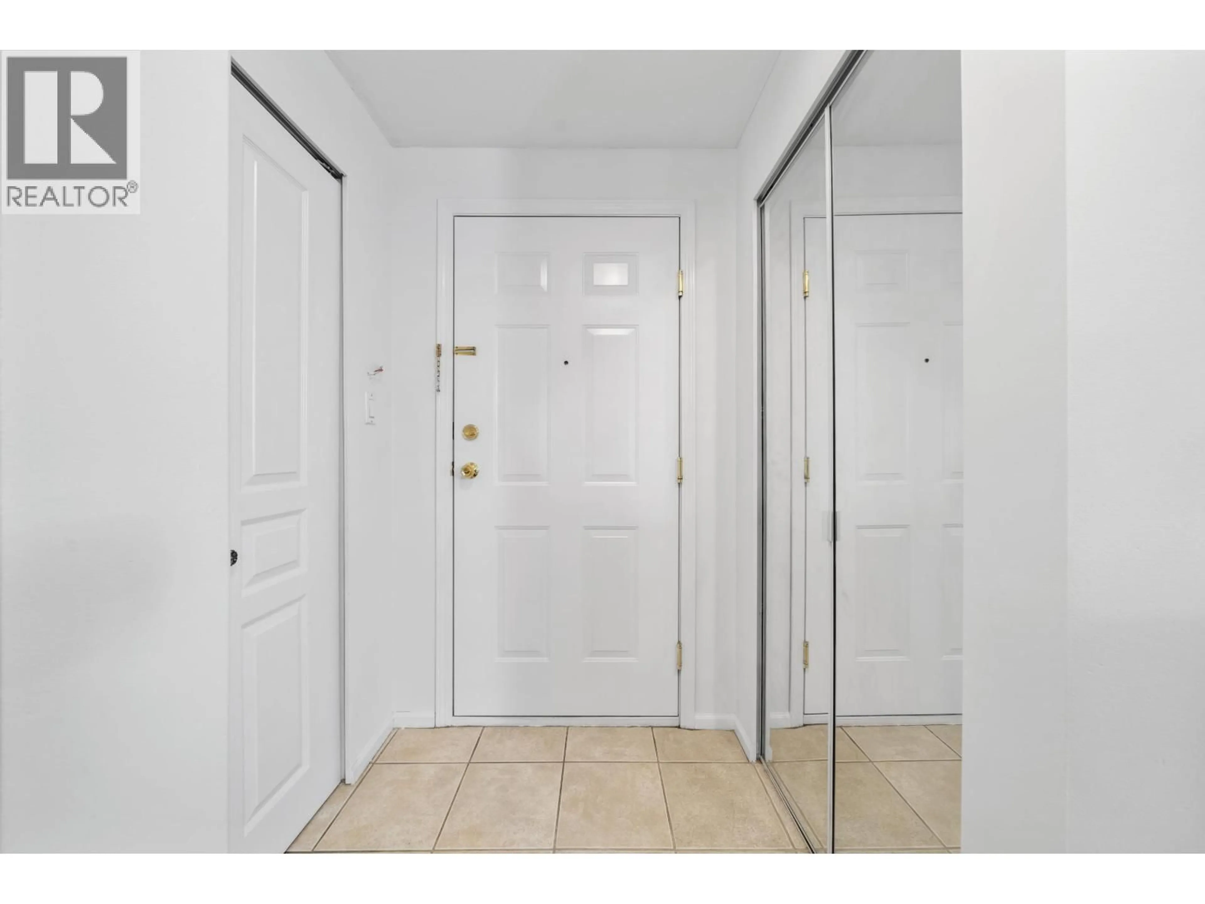 Indoor entryway for PH23 - 760 KINGSWAY, Vancouver British Columbia V5V3C1