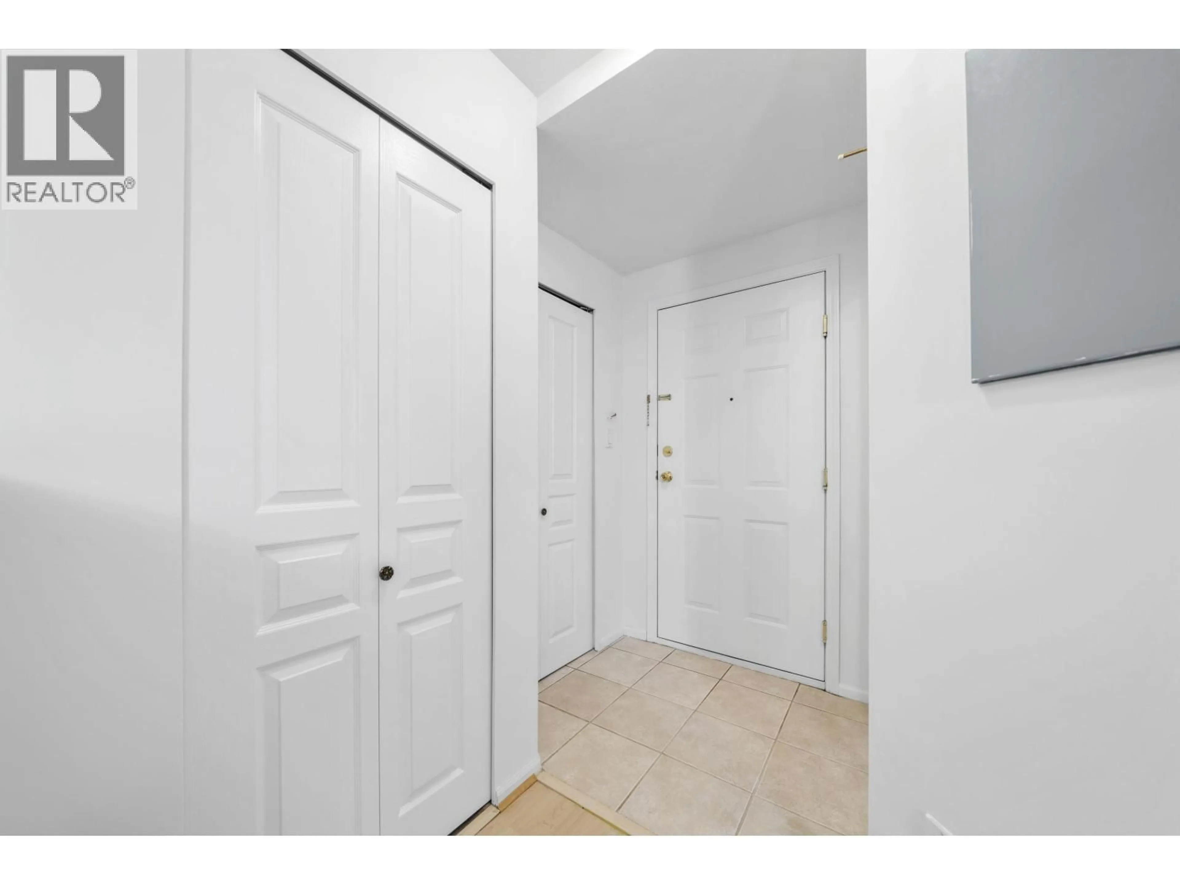Indoor entryway for PH23 - 760 KINGSWAY, Vancouver British Columbia V5V3C1