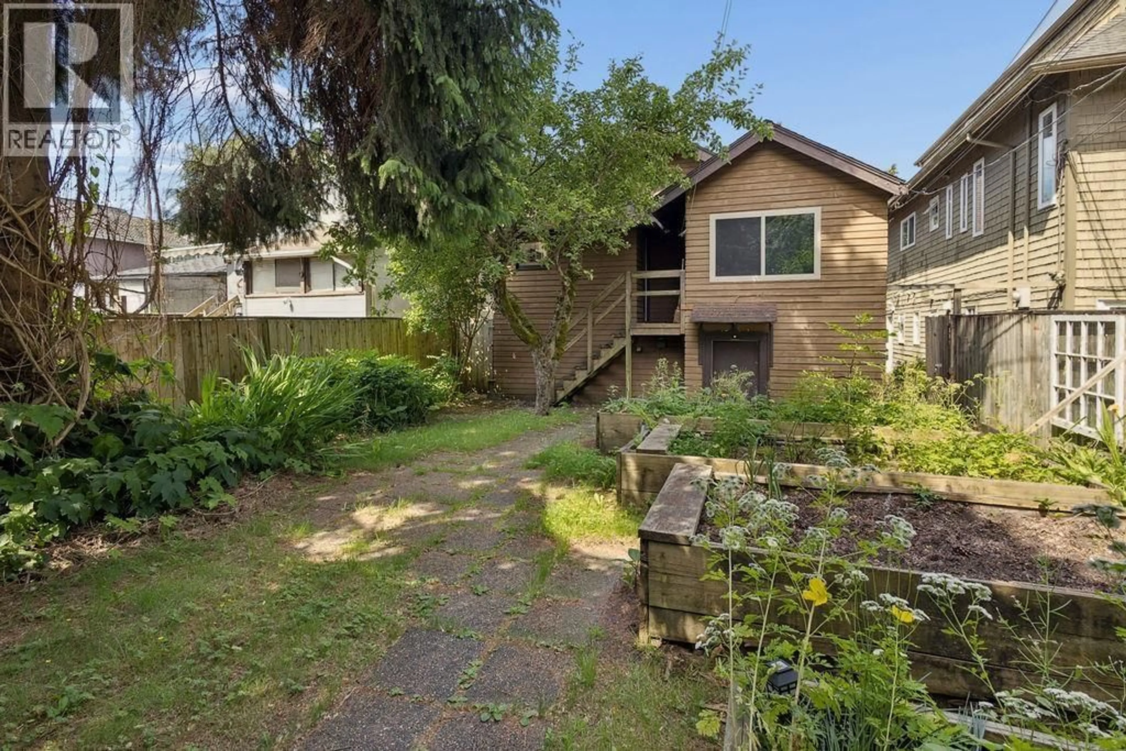 A pic from outside/outdoor area/front of a property/back of a property/a pic from drone, street for 5998 LARCH STREET, Vancouver British Columbia V6M4E4