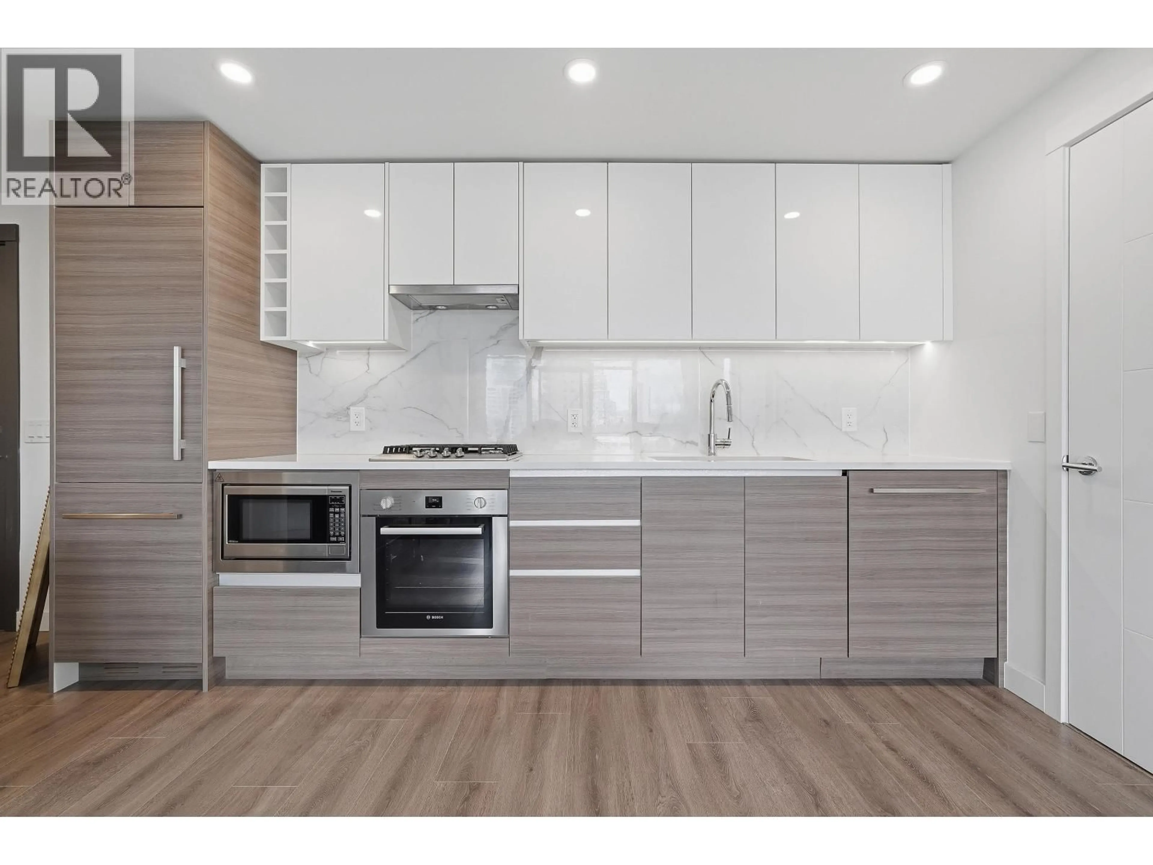 Standard kitchen, wood/laminate floor for 1506 - 823 CARNARVON STREET, New Westminster British Columbia V3M0N5