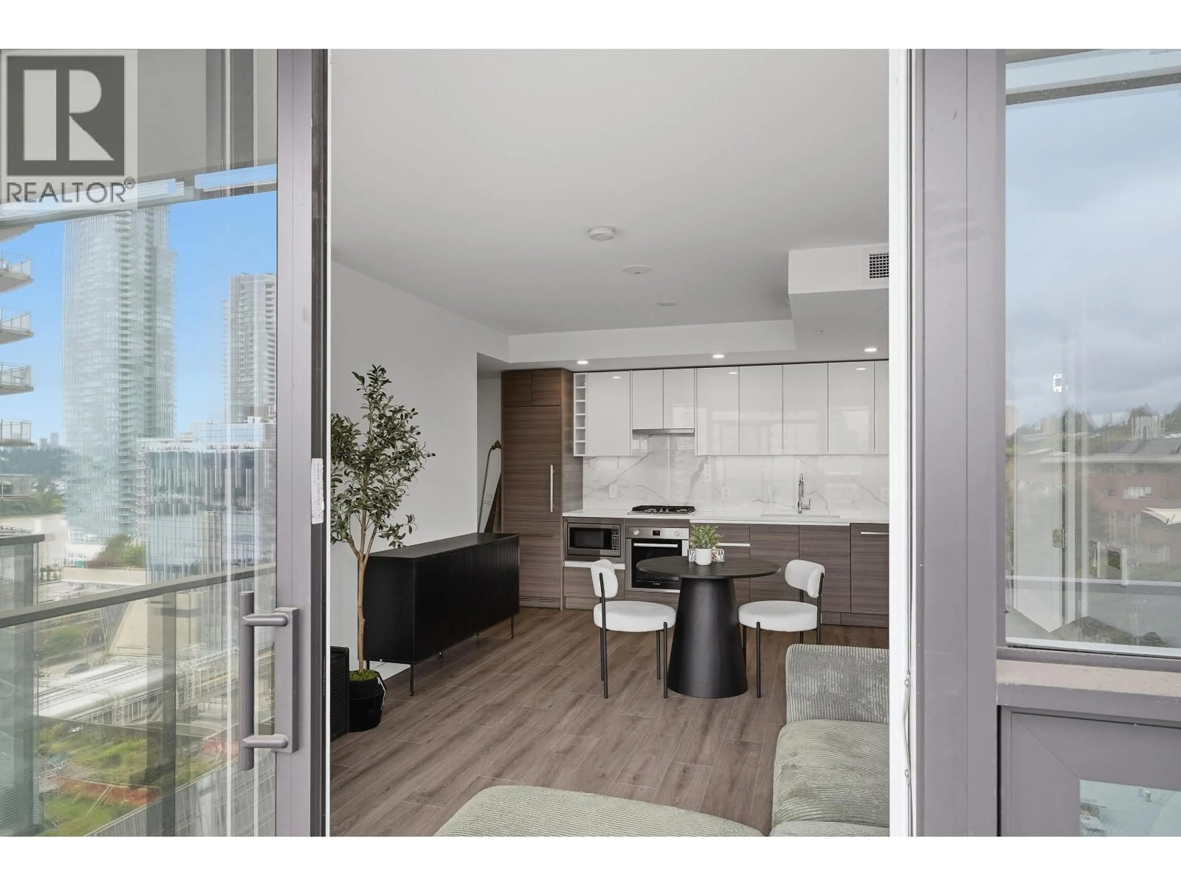 Open concept kitchen, wood/laminate floor for 1506 - 823 CARNARVON STREET, New Westminster British Columbia V3M0N5