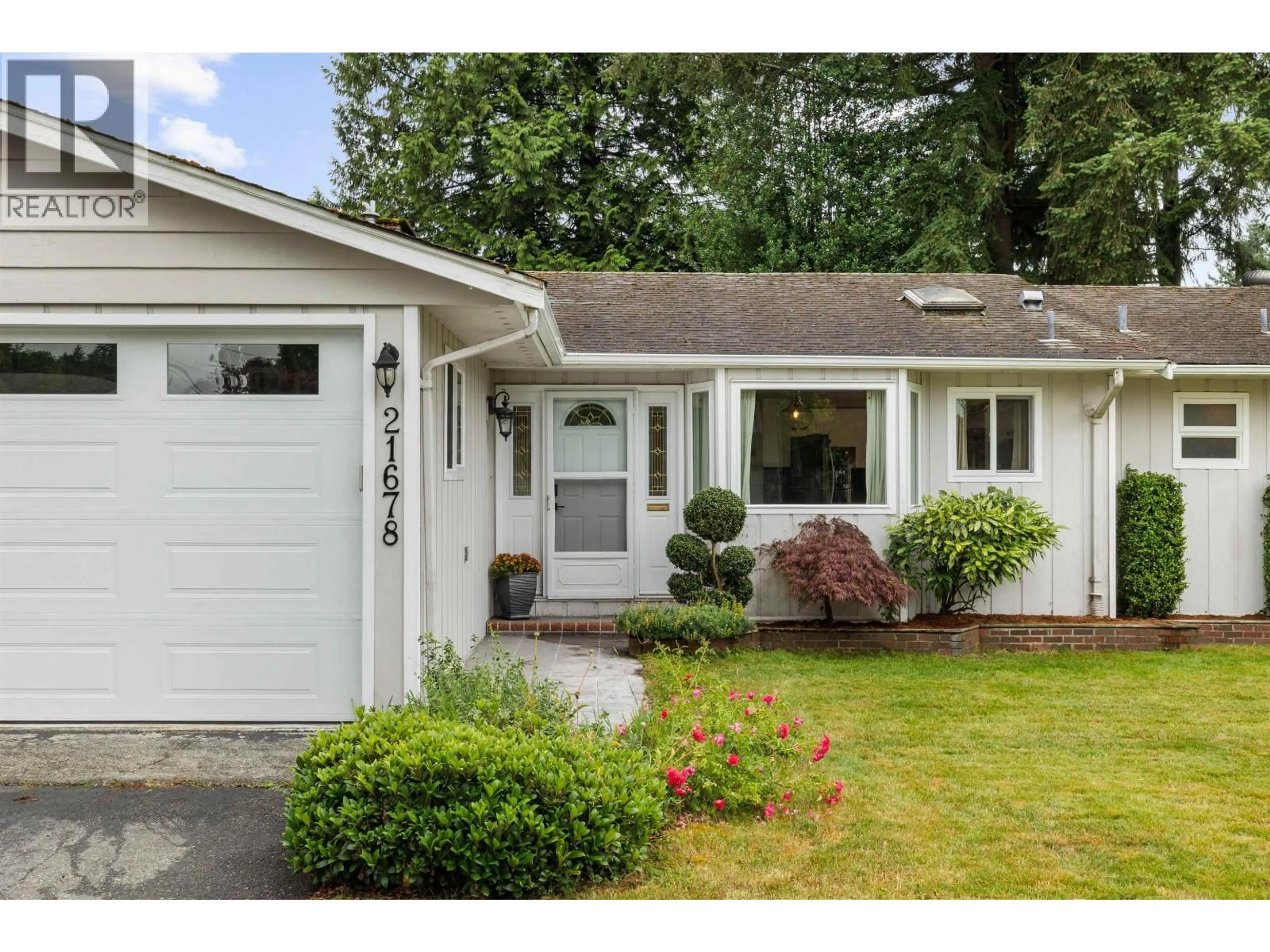 Home with vinyl exterior material, street for 21678 MOUNTAINVIEW CRESCENT, Maple Ridge British Columbia V2X3V1