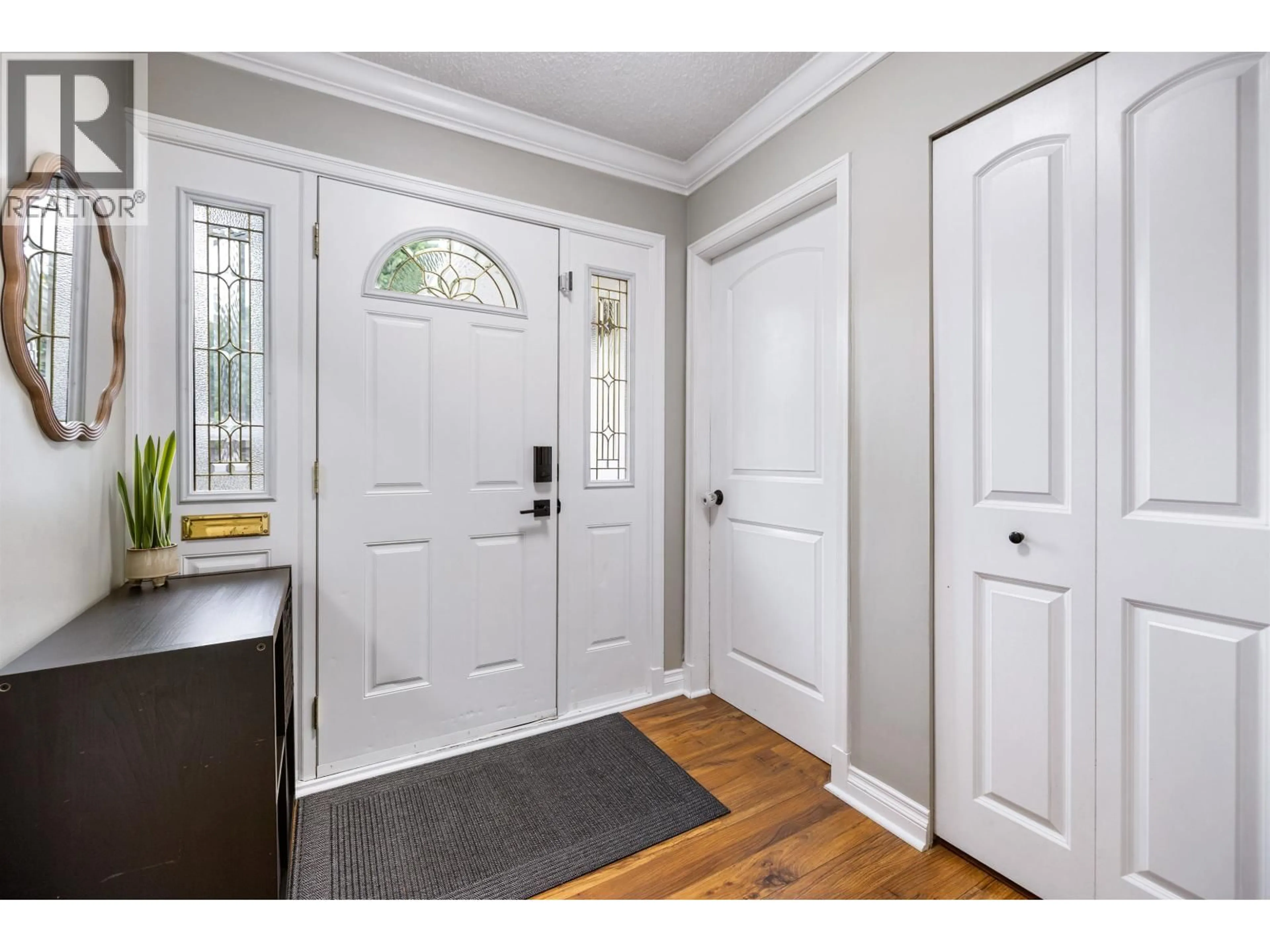 Indoor entryway for 21678 MOUNTAINVIEW CRESCENT, Maple Ridge British Columbia V2X3V1