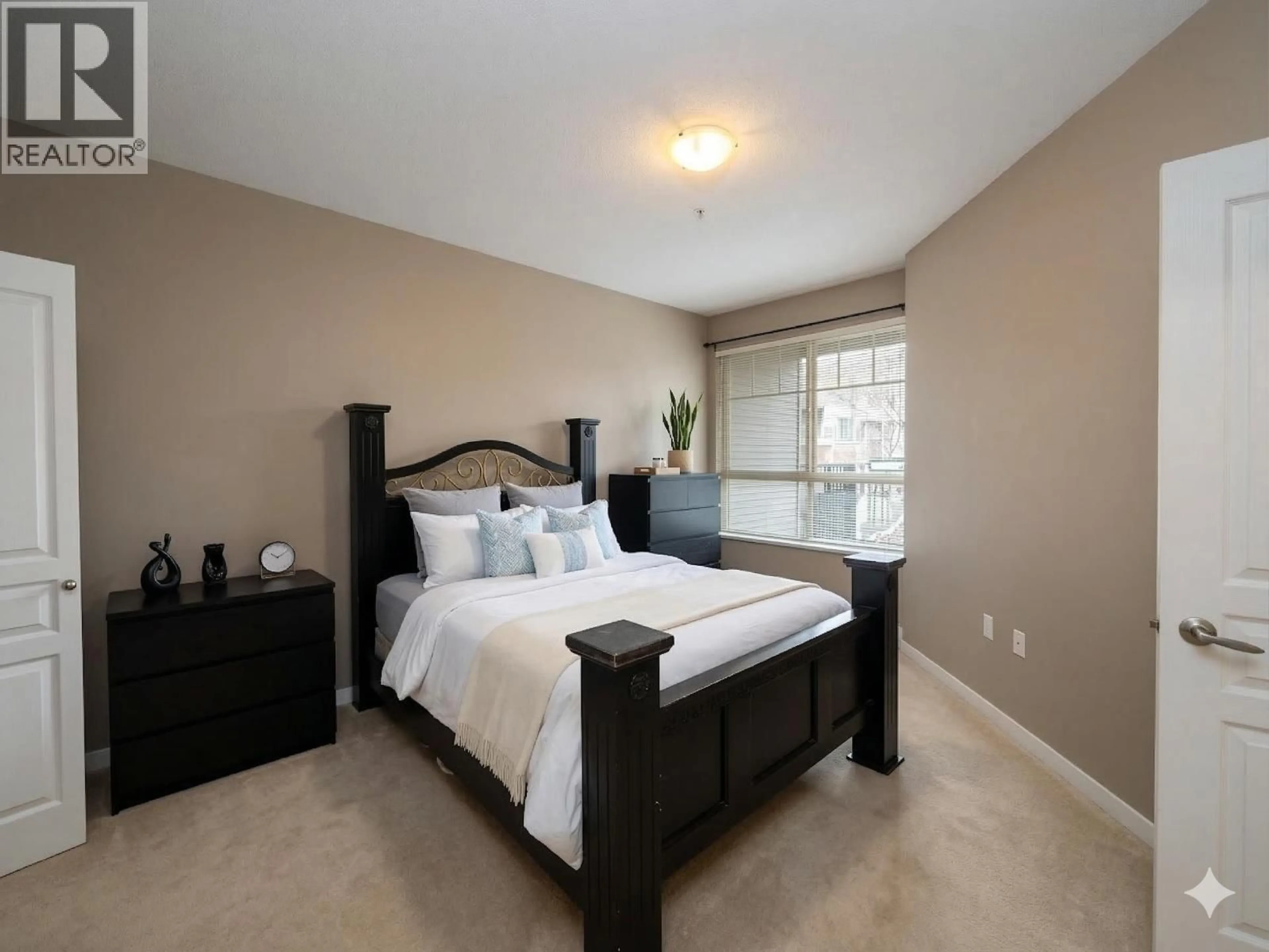 Bedroom with bed, unknown for 111 - 2969 WHISPER WAY, Coquitlam British Columbia V3E3S8
