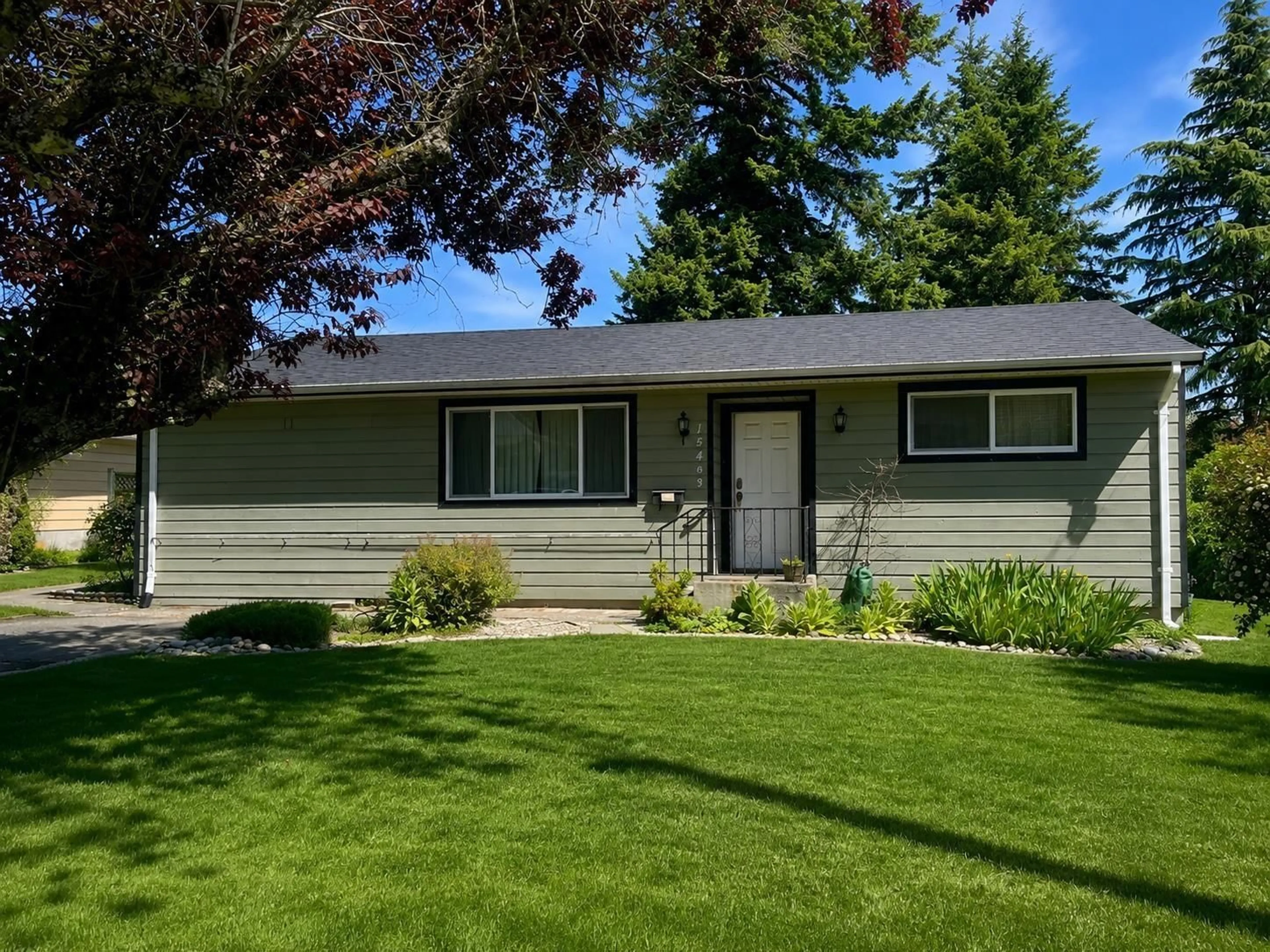 Home with vinyl exterior material, street for 15463 16A AVENUE, Surrey British Columbia V4A1T2