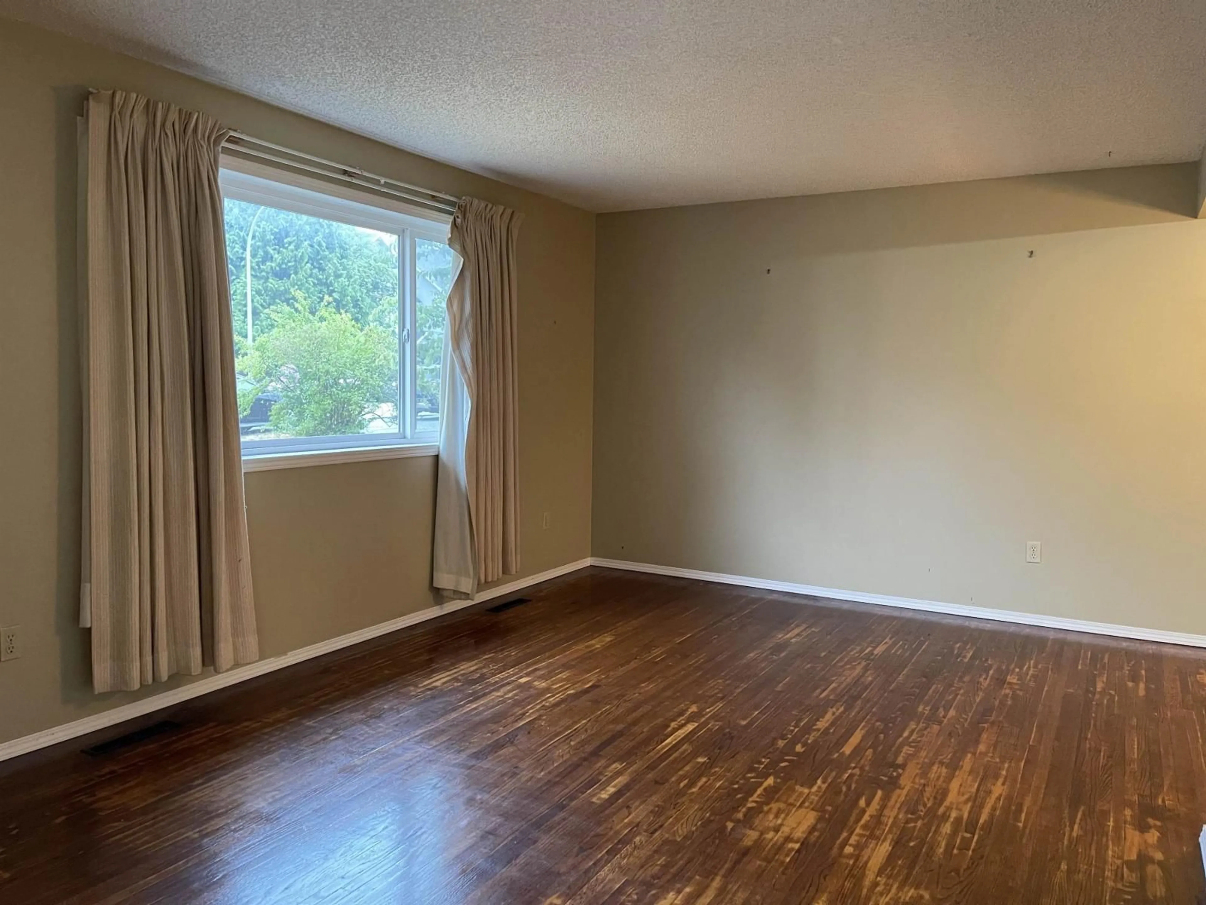 A pic of a room for 15463 16A AVENUE, Surrey British Columbia V4A1T2