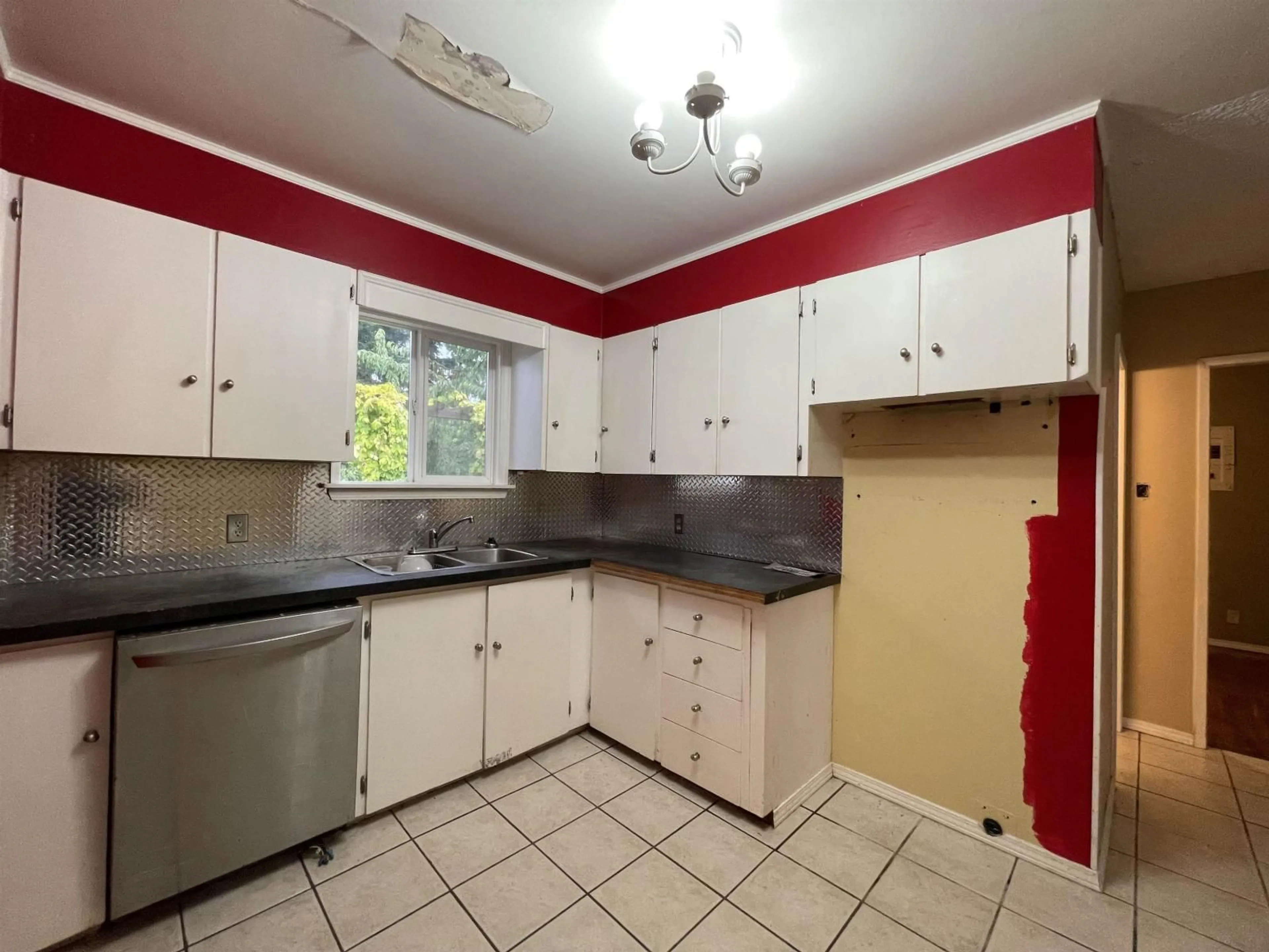 Standard kitchen, unknown for 15463 16A AVENUE, Surrey British Columbia V4A1T2