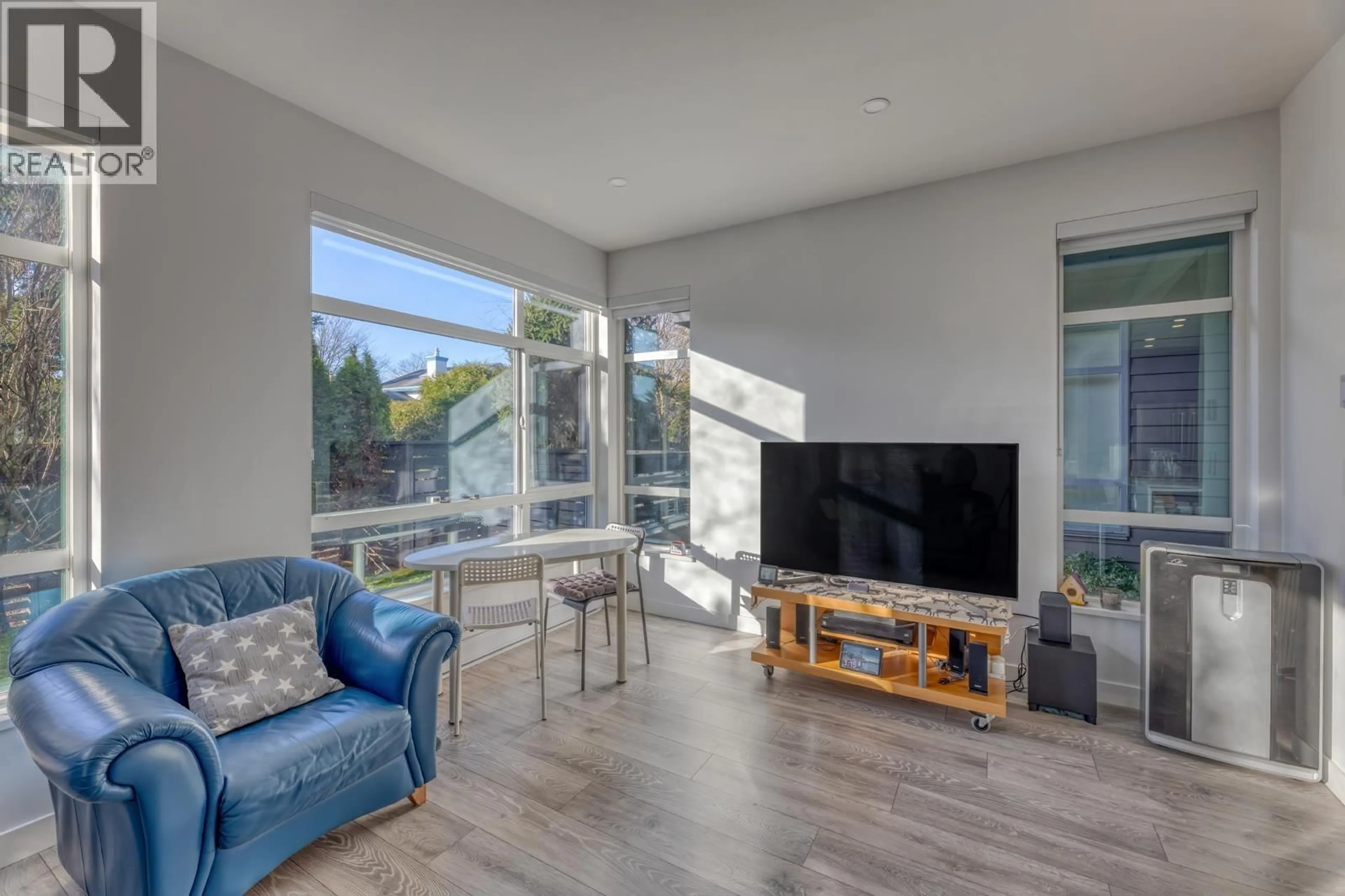 Living room with furniture, unknown for 36 - 10511 NO. 5 ROAD, Richmond British Columbia V7A0B2